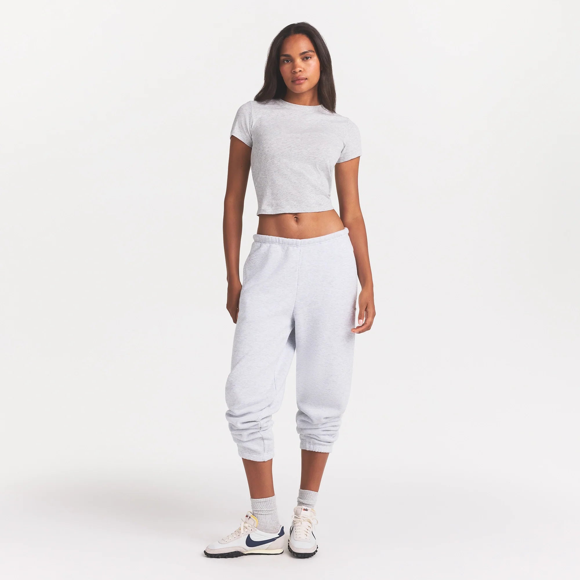 COTTON FLEECE CLASSIC JOGGER | LIGHT HEATHER GREY ON A MODEL FRONT VIEW @ | FOCUS: 0.0, 1.0, 0.9