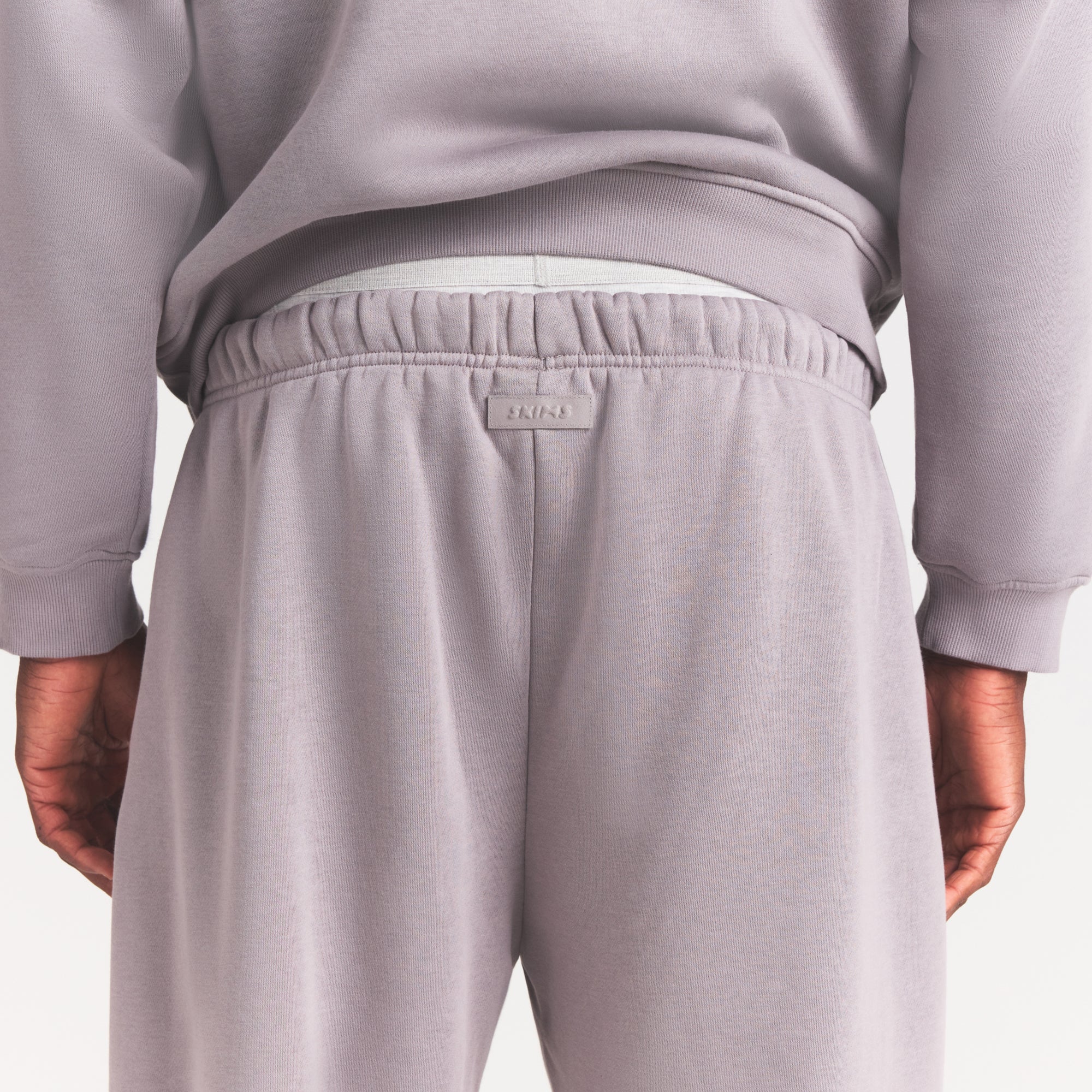 FLEECE LOUNGE MENS RELAXED JOGGER | SHADOW ON A MODEL SIDE VIEW @ | FOCUS: 0.0, 1.0, 0.9