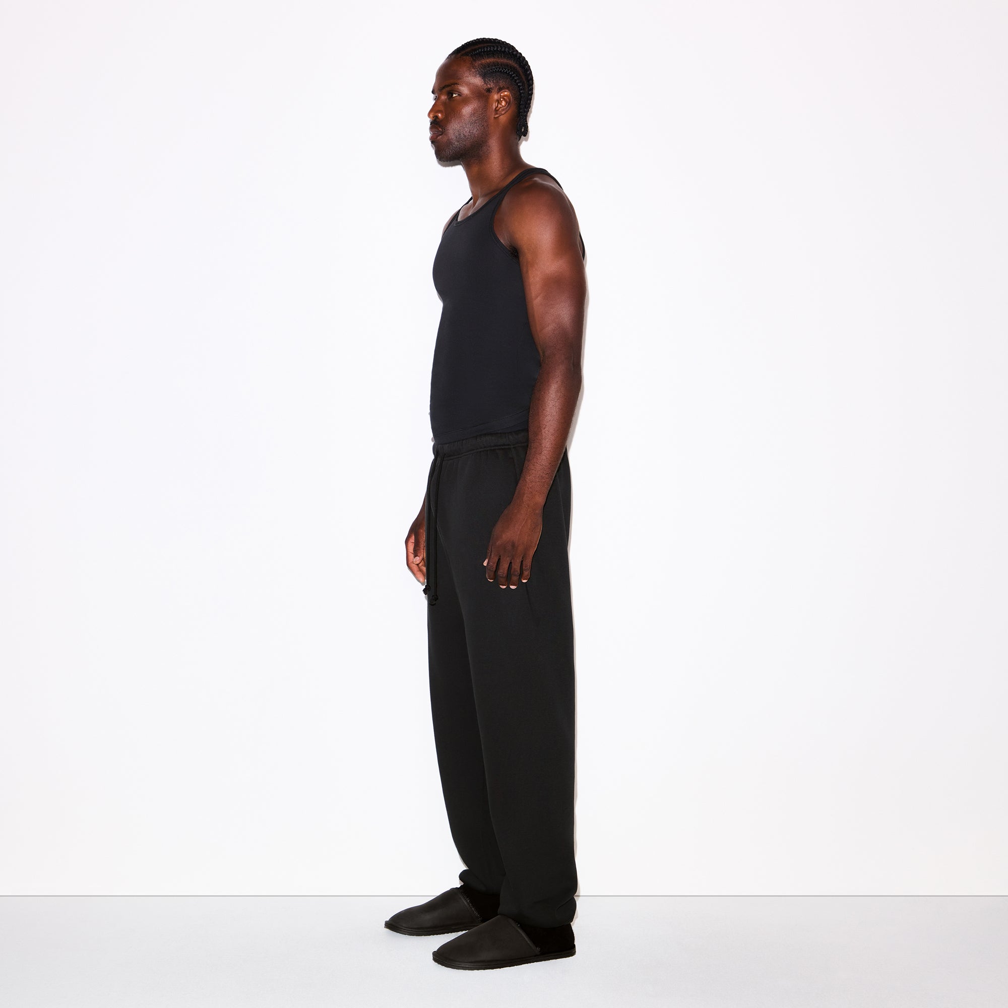 FLEECE LOUNGE MENS RELAXED JOGGER | WASHED ONYX ON A MODEL FRONT VIEW @ | FOCUS: 0.0, 1.0, 0.9