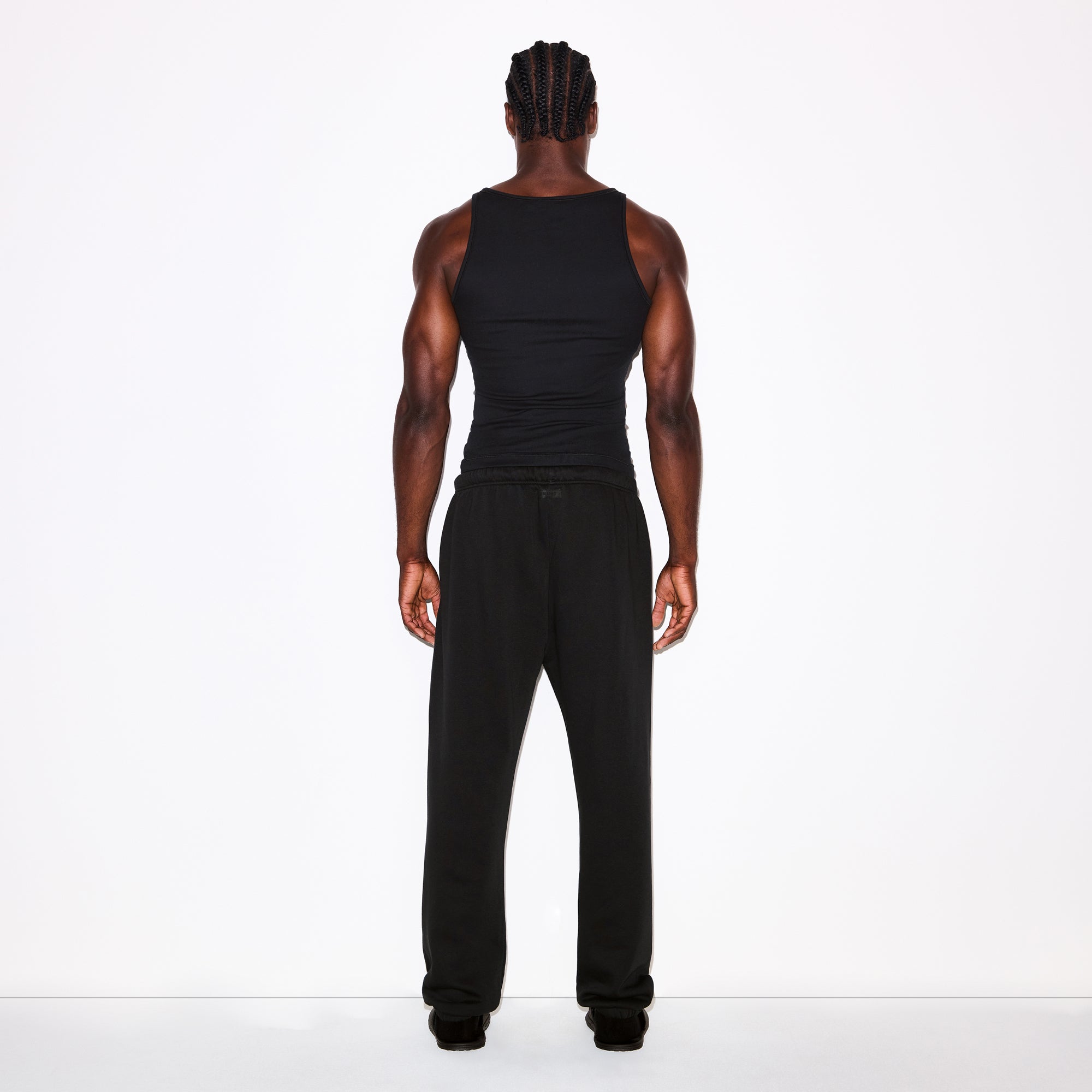 FLEECE LOUNGE MENS RELAXED JOGGER | WASHED ONYX ON A MODEL FRONT VIEW @ | FOCUS: 0.0, 1.0, 0.9