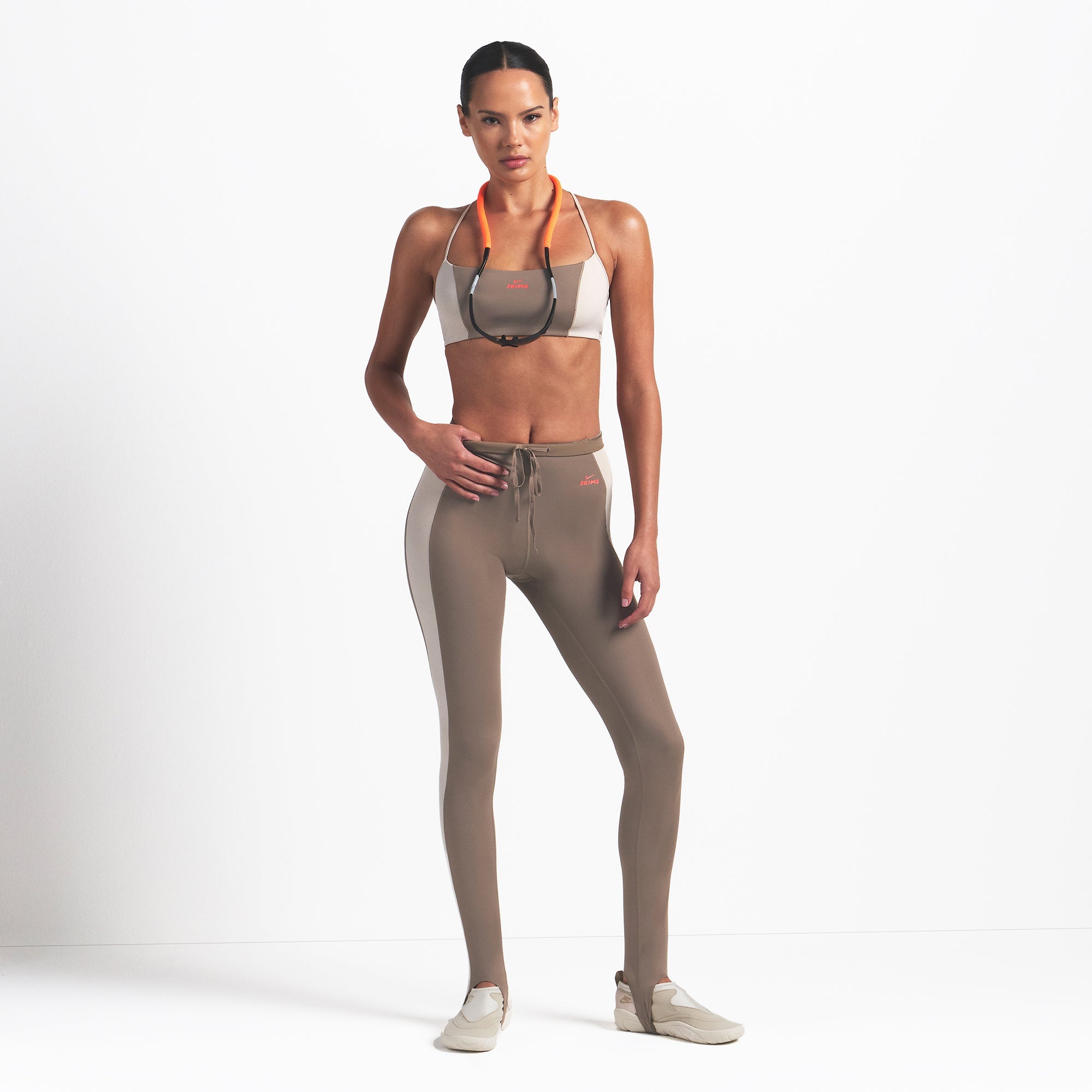 NikeSKIMS SHINE DRAWCORD STIRRUP 26" LEGGING | TRUFFLE AND STONE ON A MODEL FRONT VIEW @ | FOCUS: 0.0, 1.0, 0.9