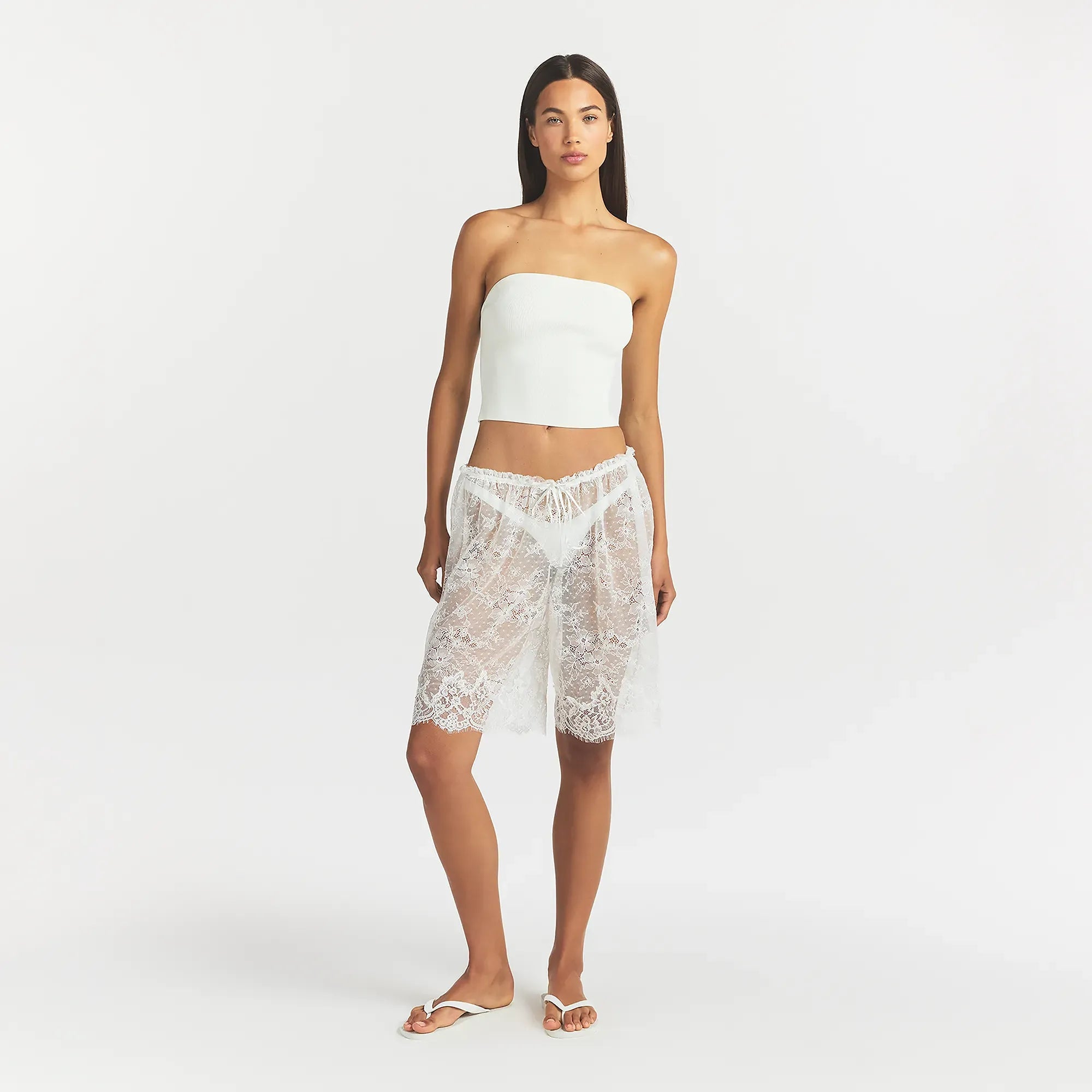 ULTRA FINE LACE SHORT | MARBLE ON A MODEL FRONT VIEW @ | FOCUS: 0.0, 1.0, 0.9