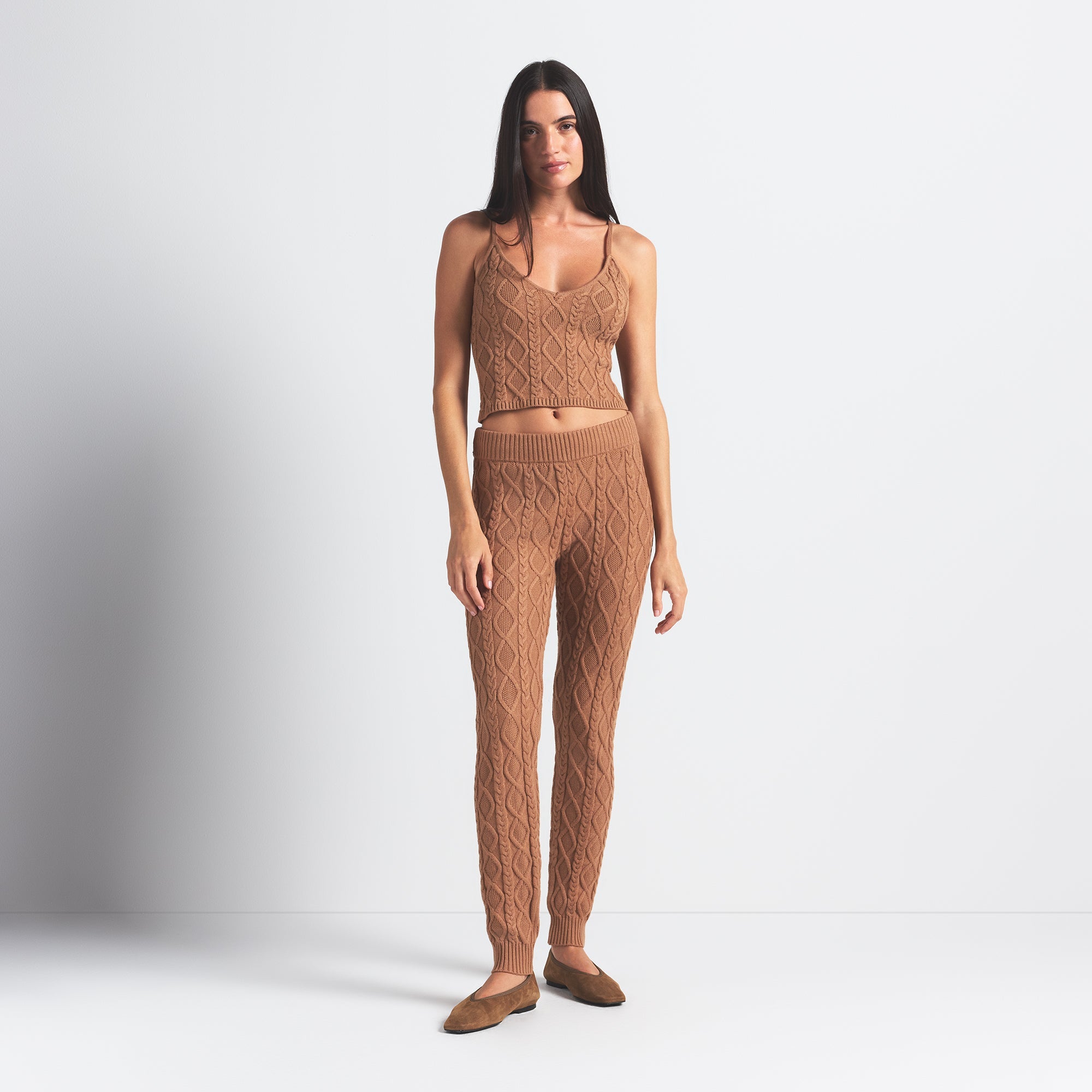 SWEATER KNIT LEGGING | DARK HONEY ON A MODEL FRONT VIEW @ | FOCUS: 0.0, 1.0, 0.9