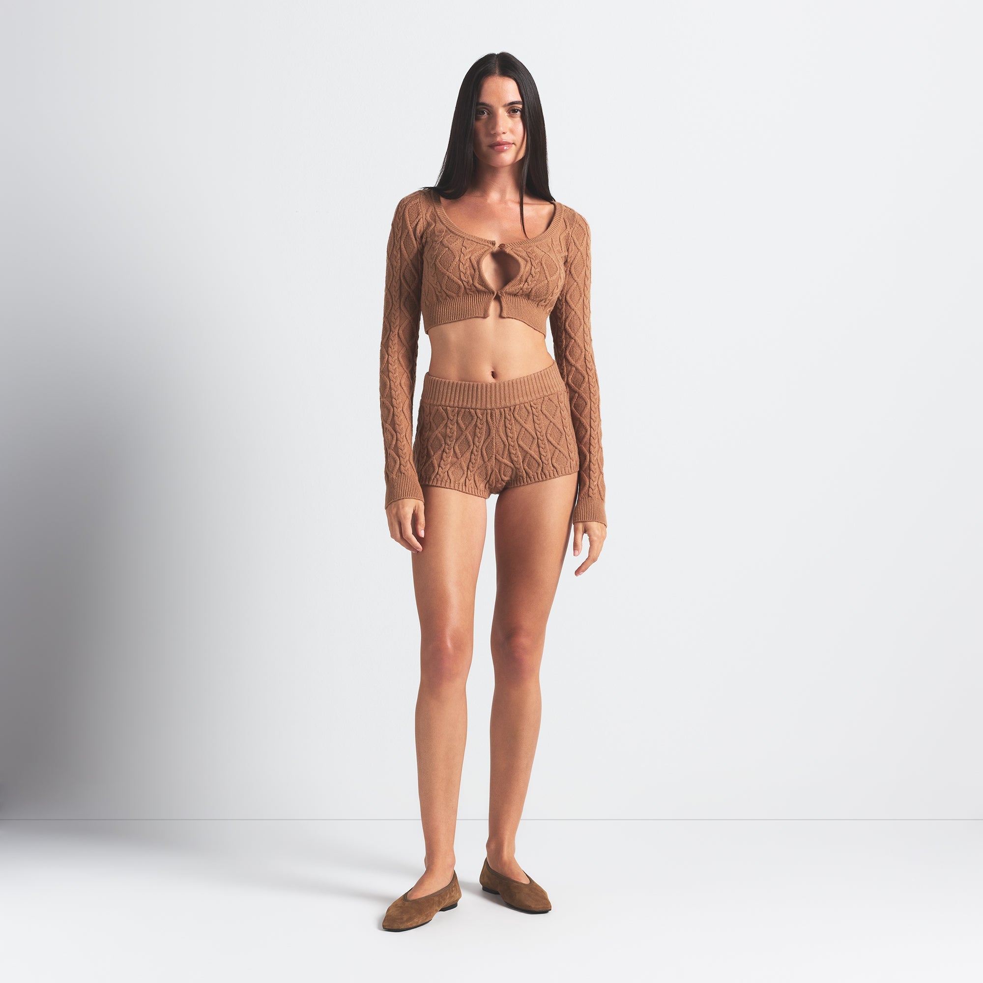 SWEATER KNIT CROPPED CARDIGAN | DARK HONEY ON A MODEL FRONT VIEW @ | FOCUS: 0.0, 1.0, 0.9