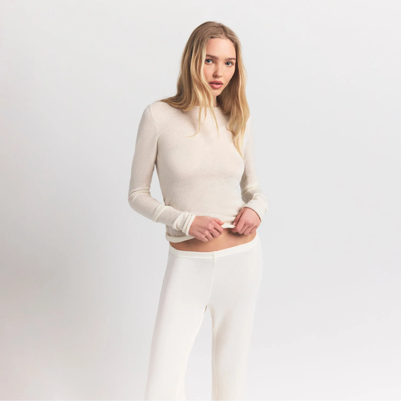 FEATHERWEIGHT CASHMERE LONG SLEEVE TOP | EGRET ON A MODEL SIDE VIEW @ | FOCUS: 0.0, 1.0, 0.9