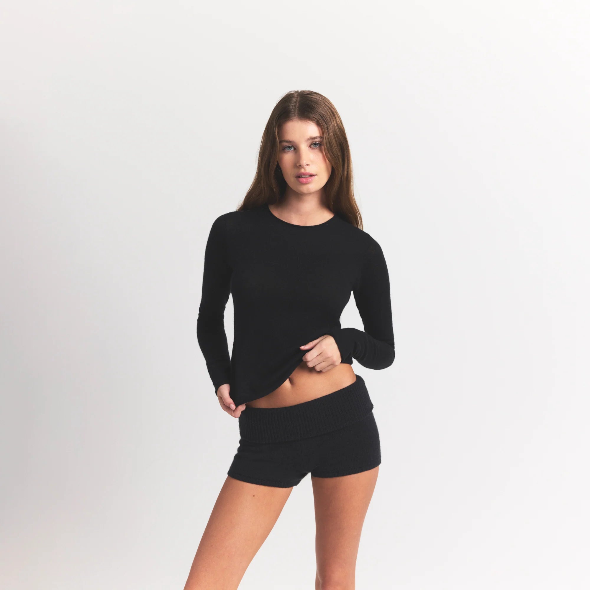 FEATHERWEIGHT CASHMERE LONG SLEEVE TOP | ONYX ON A MODEL SIDE VIEW S | FOCUS: 0.0, 1.0, 0.9