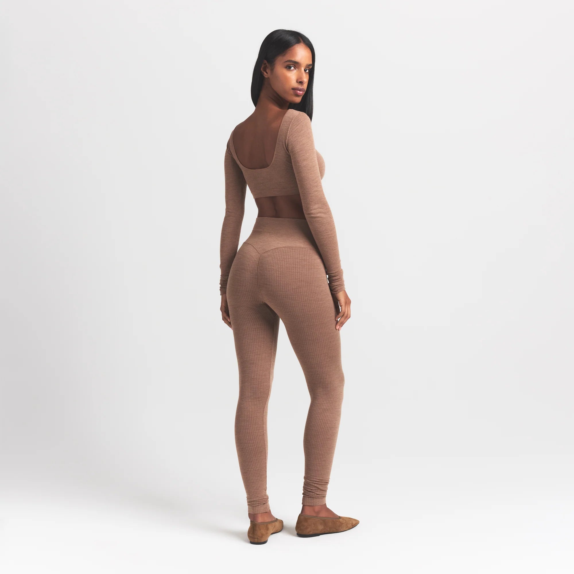 WOOL RIB LONG SLEEVE SUPER CROPPED TOP | SIENNA ON A MODEL BACK VIEW S | FOCUS: 0.0, 1.0, 0.9