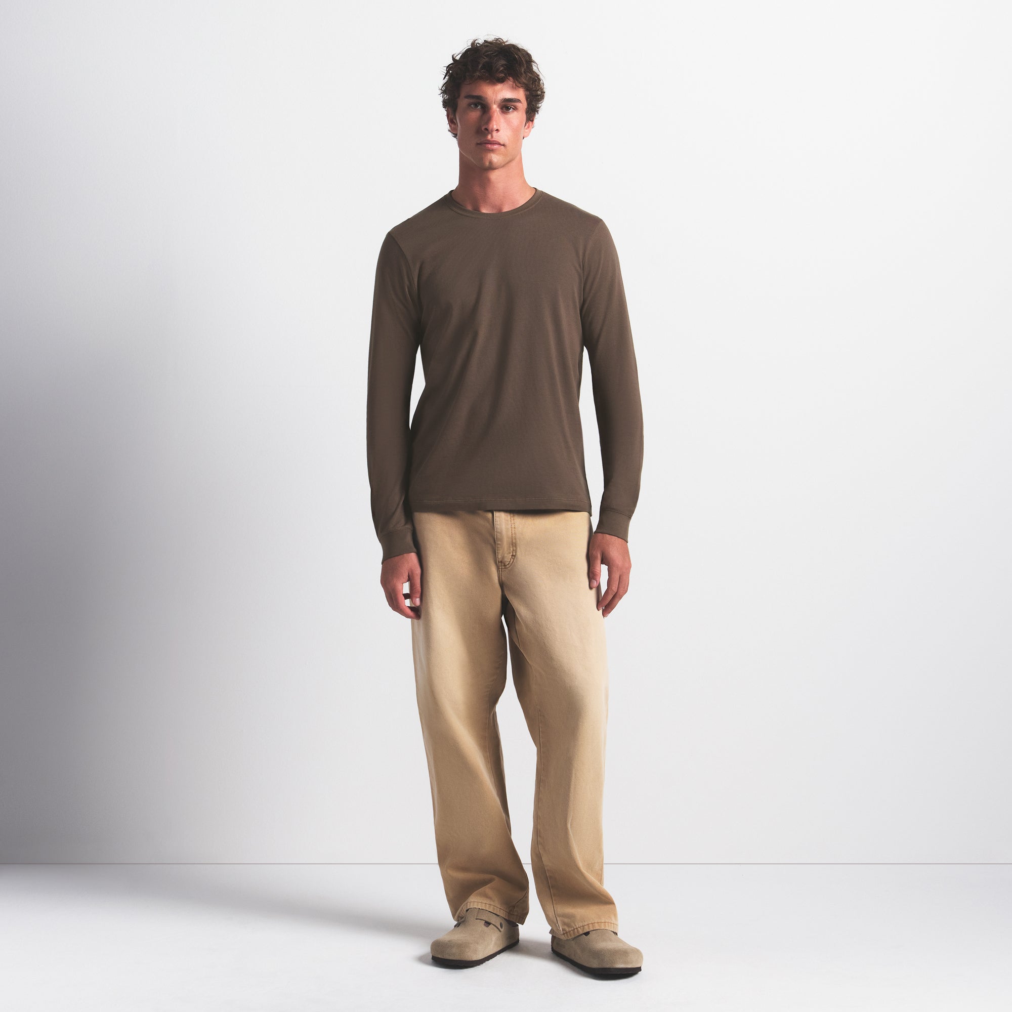 SKIMS COTTON MENS CLASSIC LONG SLEEVE T-SHIRT | DRIFTWOOD ON A MODEL FRONT VIEW @ | FOCUS: 0.0, 1.0, 0.9