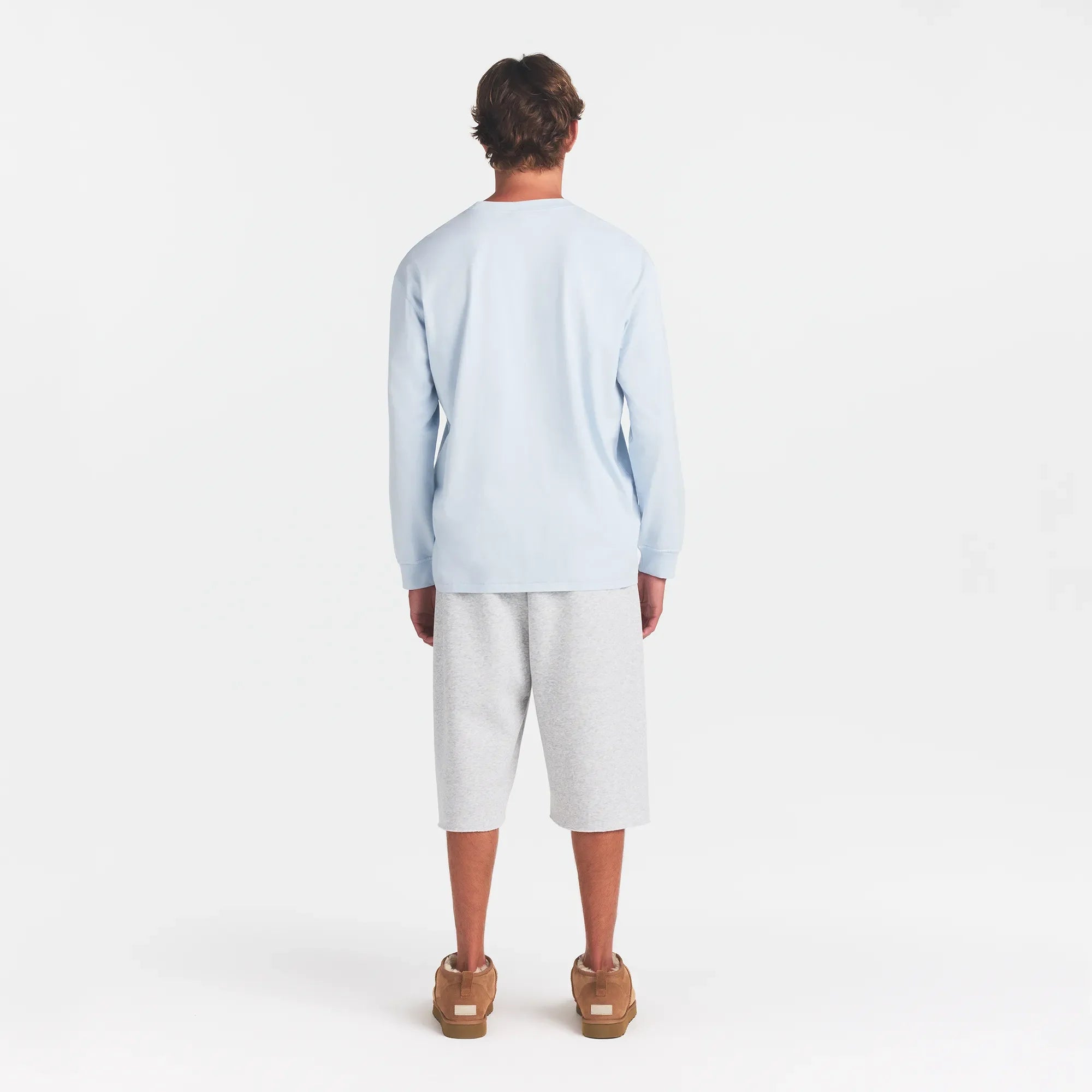 HEAVYWEIGHT COTTON MENS RELAXED LONG SLEEVE T-SHIRT | ATMOSPHERE ON A MODEL BACK VIEW @ | FOCUS: 0.0, 1.0, 0.9