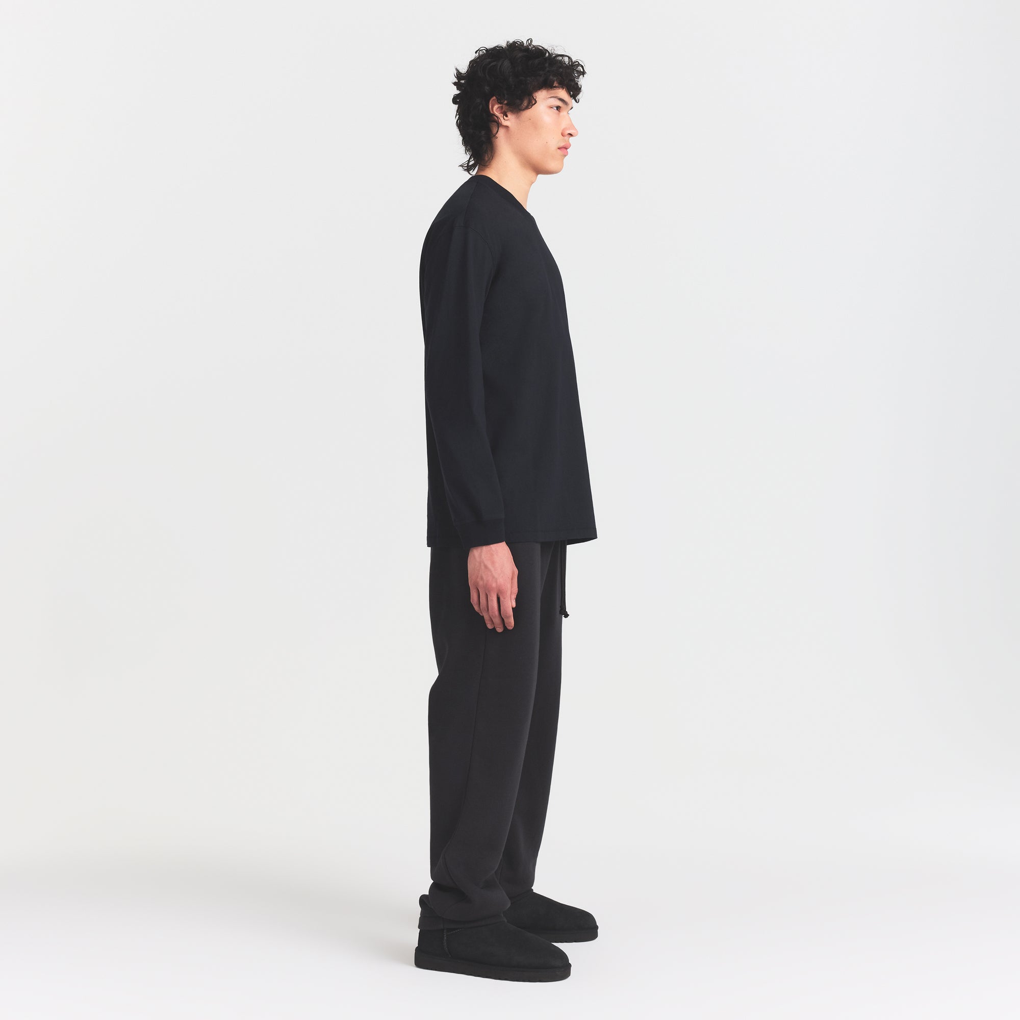 HEAVYWEIGHT COTTON MENS RELAXED LONG SLEEVE T-SHIRT | OBSIDIAN ON A MODEL FRONT VIEW @ | FOCUS: 0.0, 1.0, 0.9