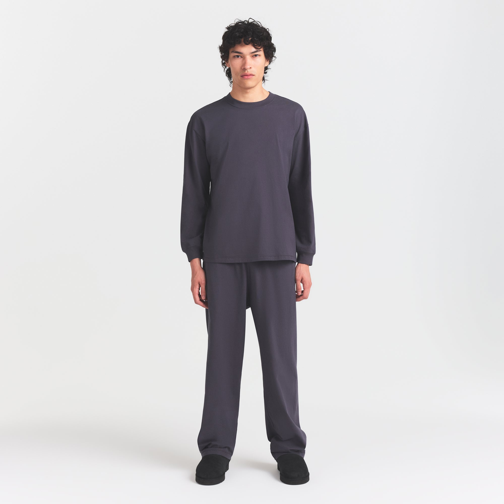 HEAVYWEIGHT COTTON MENS RELAXED LONG SLEEVE T-SHIRT | RAVEN ON A MODEL FRONT VIEW @ | FOCUS: 0.0, 1.0, 0.9
