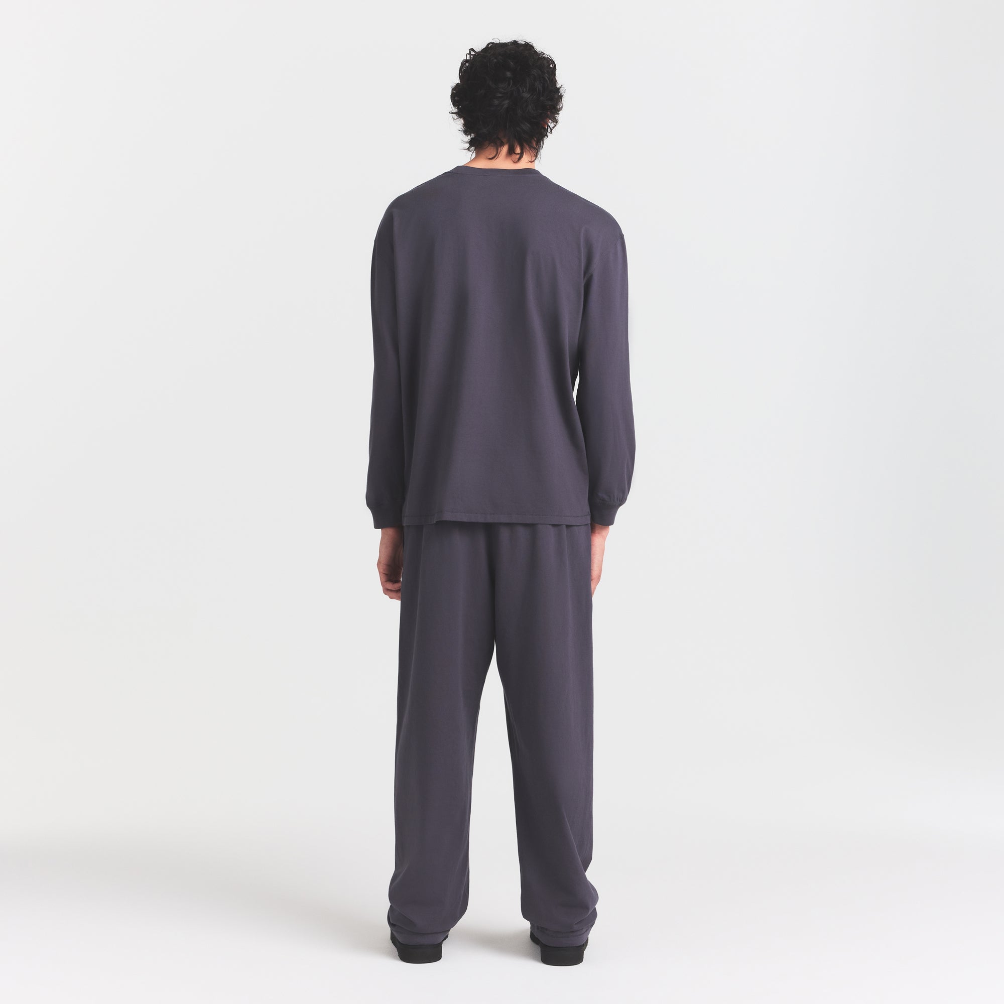 HEAVYWEIGHT COTTON MENS RELAXED LONG SLEEVE T-SHIRT | RAVEN ON A MODEL FRONT VIEW @ | FOCUS: 0.0, 1.0, 0.9