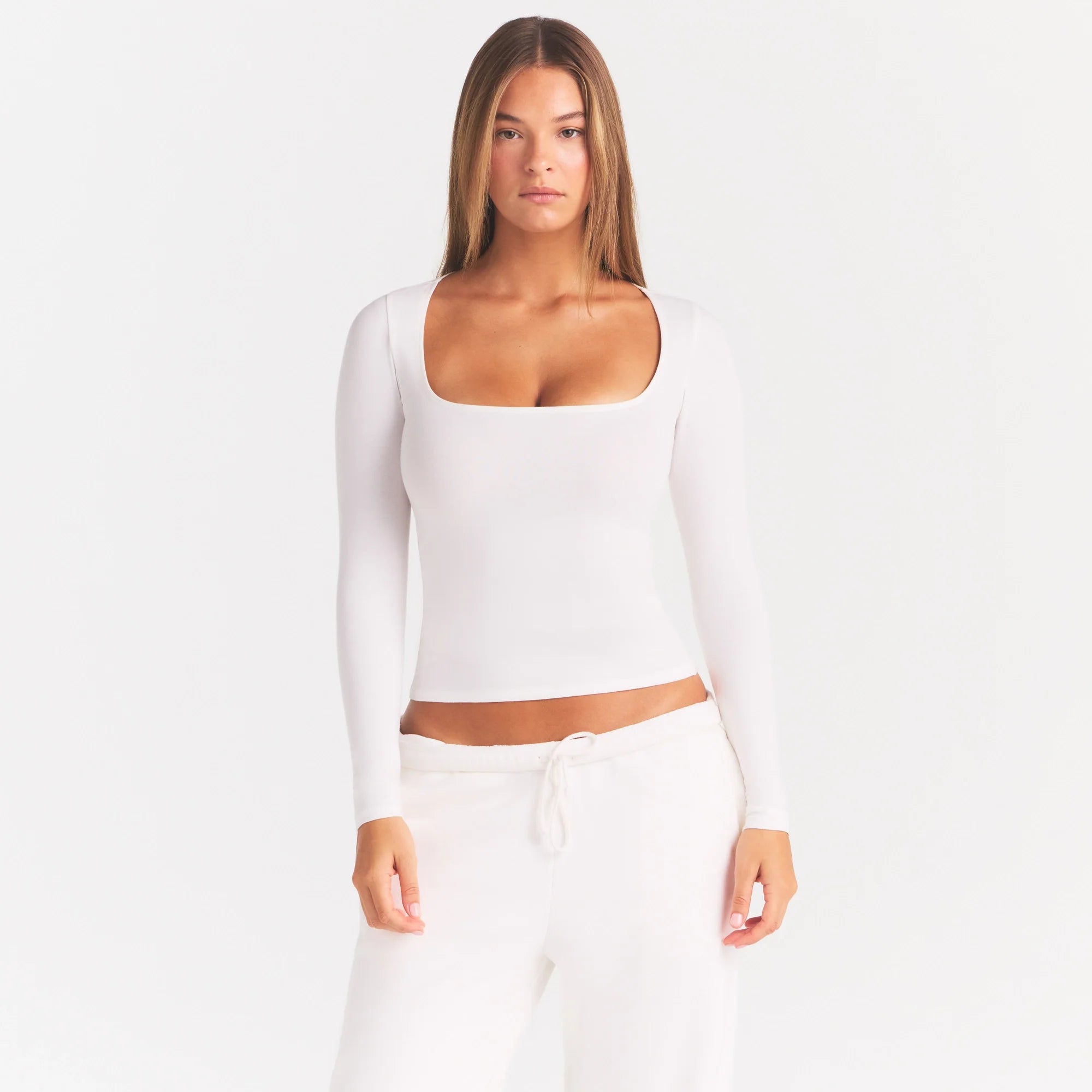 COTTON JERSEY SCOOP NECK LONG SLEEVE TOP | MARBLE ON A MODEL SIDE VIEW @ | FOCUS: 0.0, 1.0, 0.9
