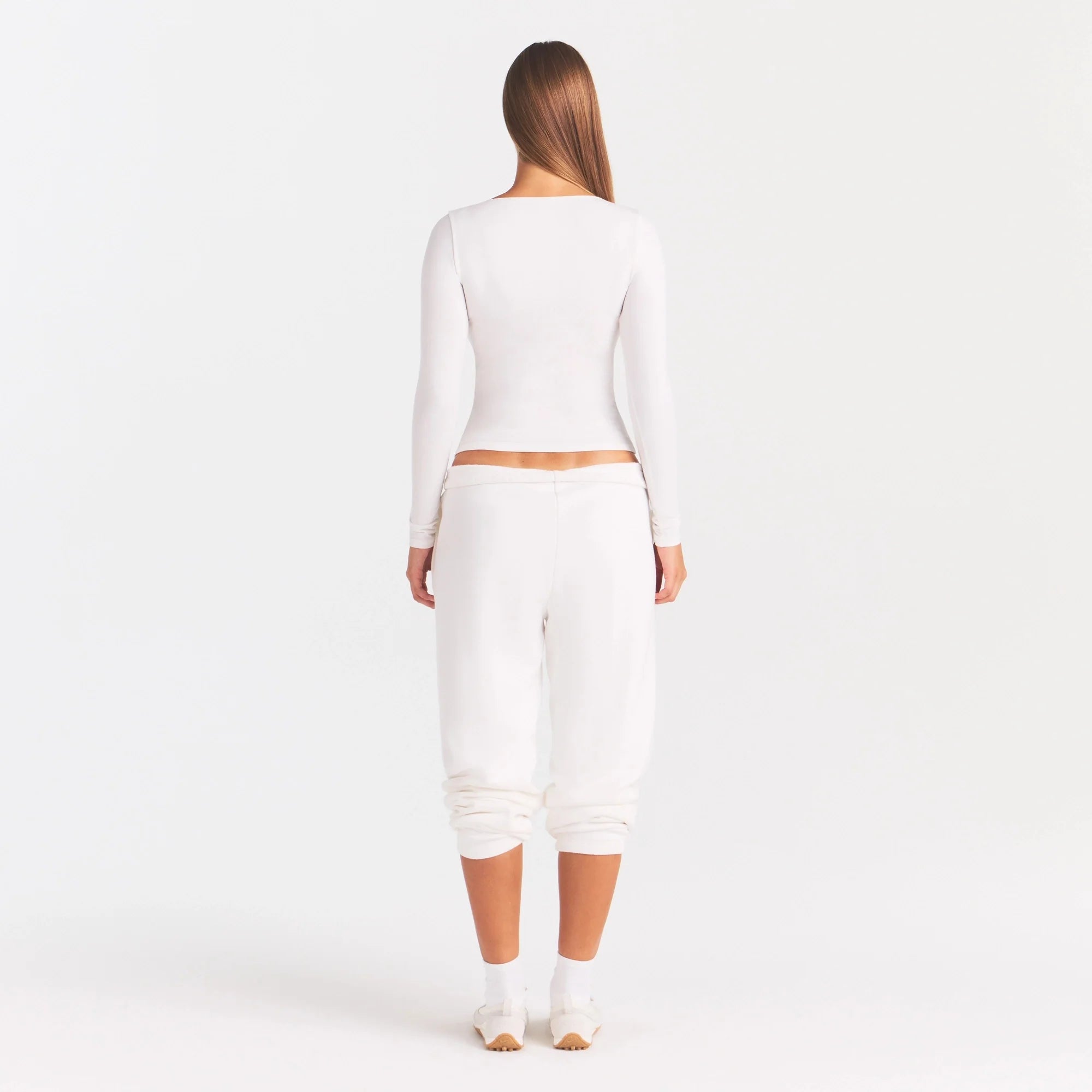 COTTON JERSEY SCOOP NECK LONG SLEEVE TOP | MARBLE ON A MODEL FRONT VIEW @ | FOCUS: 0.0, 1.0, 0.9