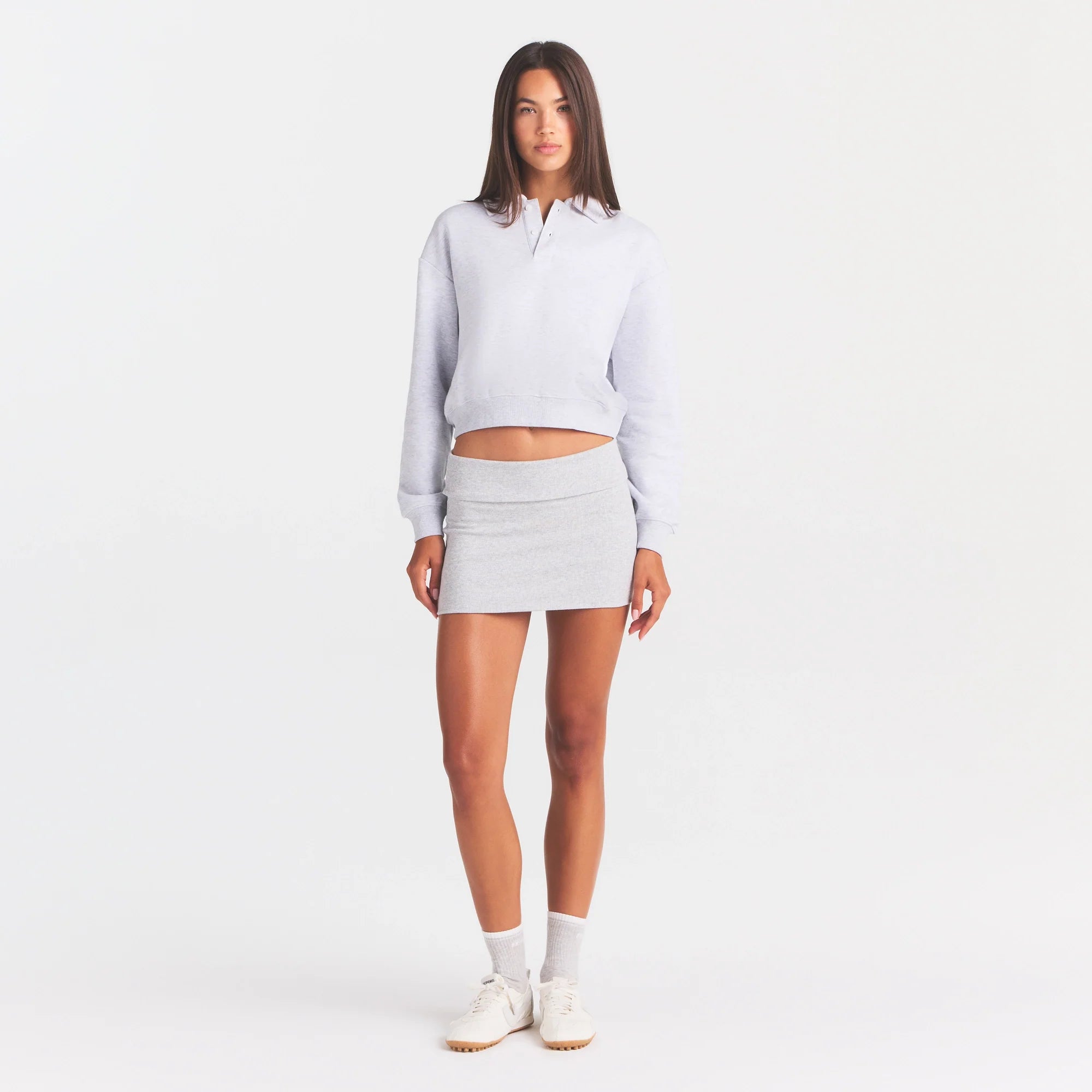 COTTON FLEECE POLO SWEATSHIRT | LIGHT HEATHER GREY ON A MODEL FRONT VIEW @ | FOCUS: 0.0, 1.0, 0.9