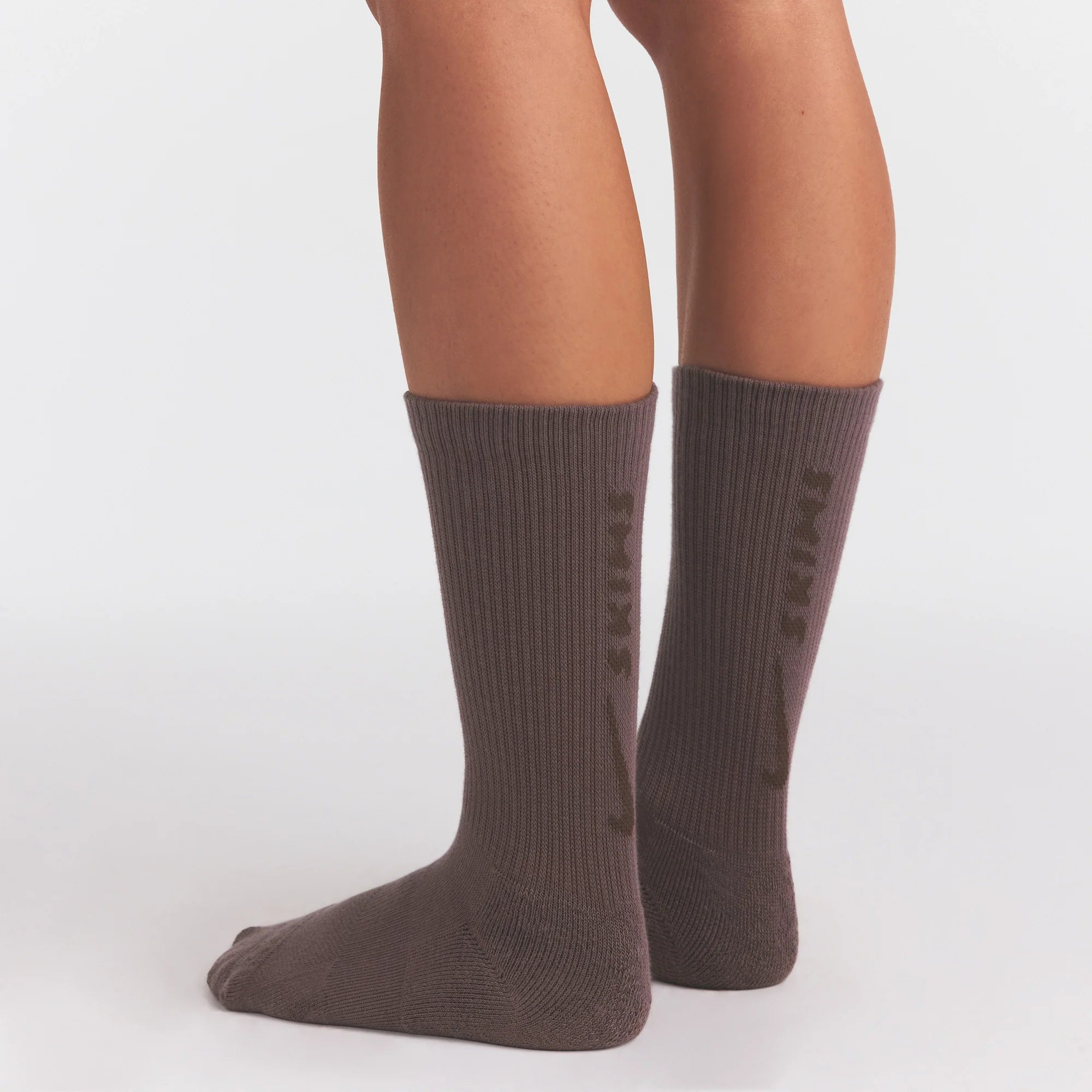 NikeSKIMS ACCESSORIES DRI-FIT™ CREW SOCK 3-PACK | COBALT MULTI ON A MODEL SIDE VIEW @ | FOCUS: 0.0, 1.0, 0.9