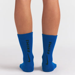 NikeSKIMS ACCESSORIES DRI-FIT™ CREW SOCK 3-PACK | COBALT MULTI ON A MODEL SIDE VIEW @ | FOCUS: 0.0, 1.0, 0.9