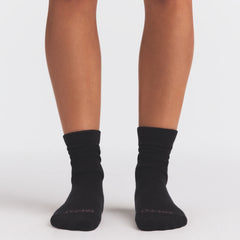 NikeSKIMS ACCESSORIES DRI-FIT™ CREW SOCK 3-PACK | COBALT MULTI ON A MODEL SIDE VIEW @ | FOCUS: 0.0, 1.0, 0.9