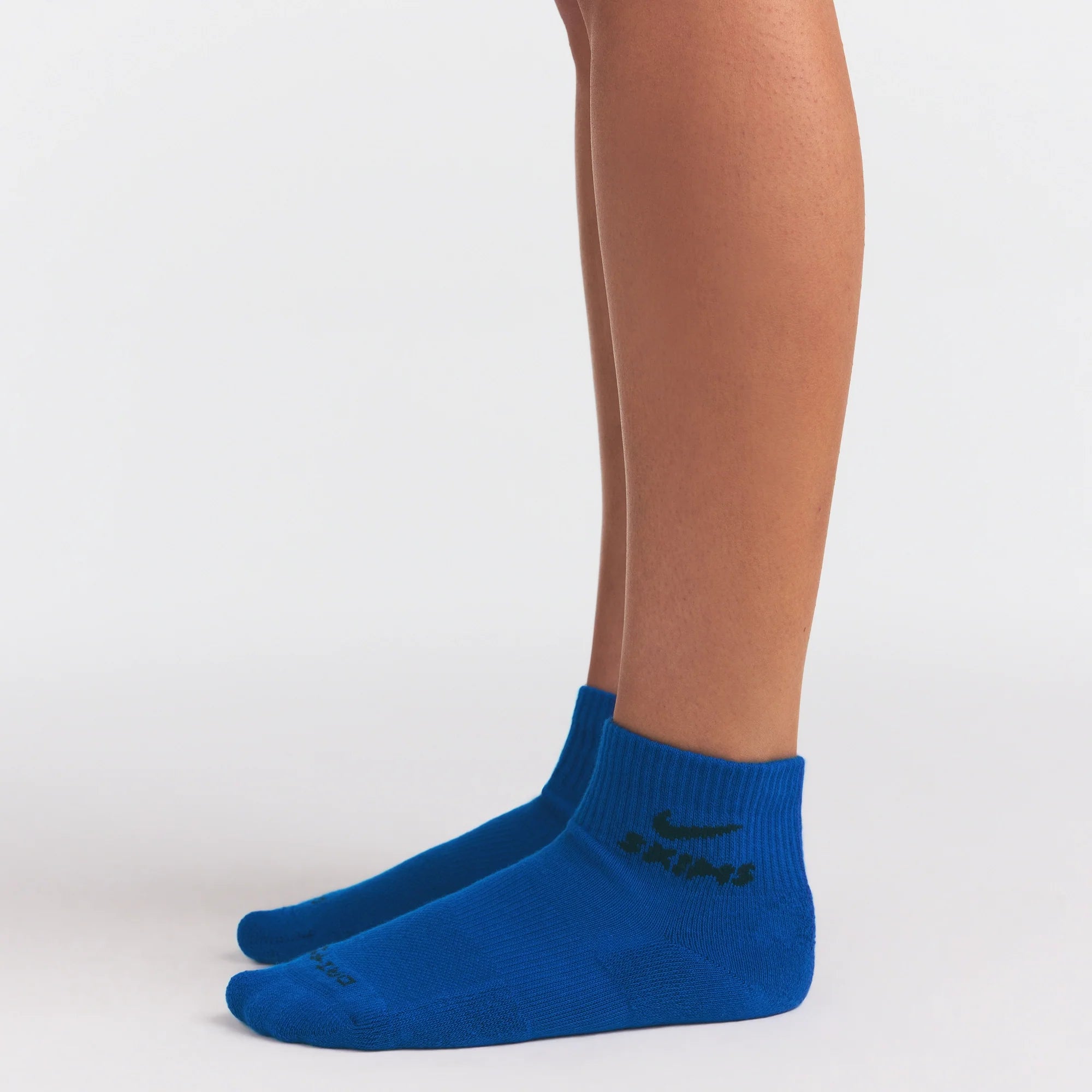 NikeSKIMS ACCESSORIES DRI-FIT™ QUARTER CREW SOCK 3-PACK | COBALT MULTI ON A MODEL SIDE VIEW @ | FOCUS: 0.0, 1.0, 0.9