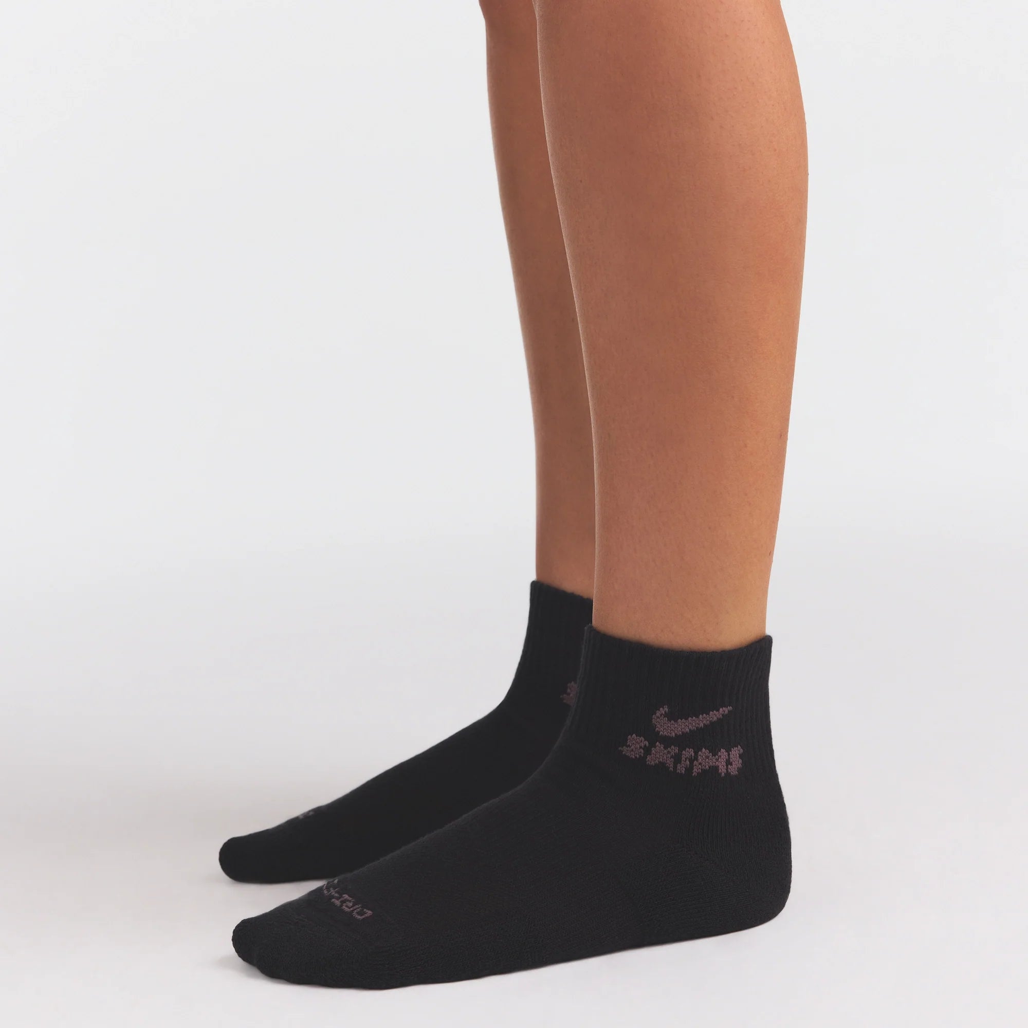 NikeSKIMS ACCESSORIES DRI-FIT™ QUARTER CREW SOCK 3-PACK | COBALT MULTI ON A MODEL SIDE VIEW @ | FOCUS: 0.0, 1.0, 0.9
