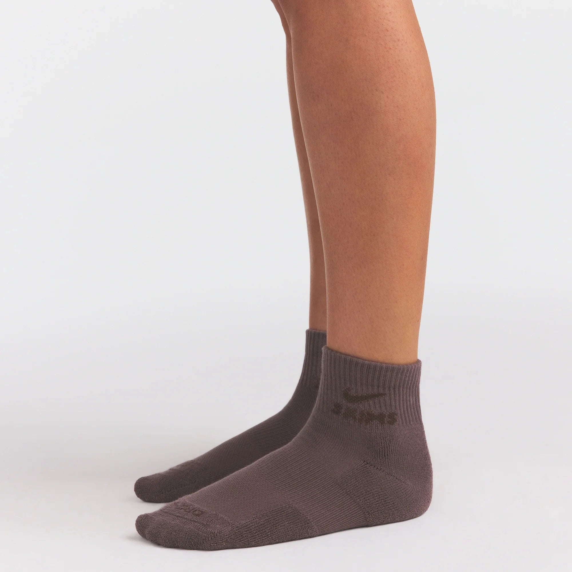 NikeSKIMS ACCESSORIES DRI-FIT™ QUARTER CREW SOCK 3-PACK | COBALT MULTI ON A MODEL SIDE VIEW @ | FOCUS: 0.0, 1.0, 0.9