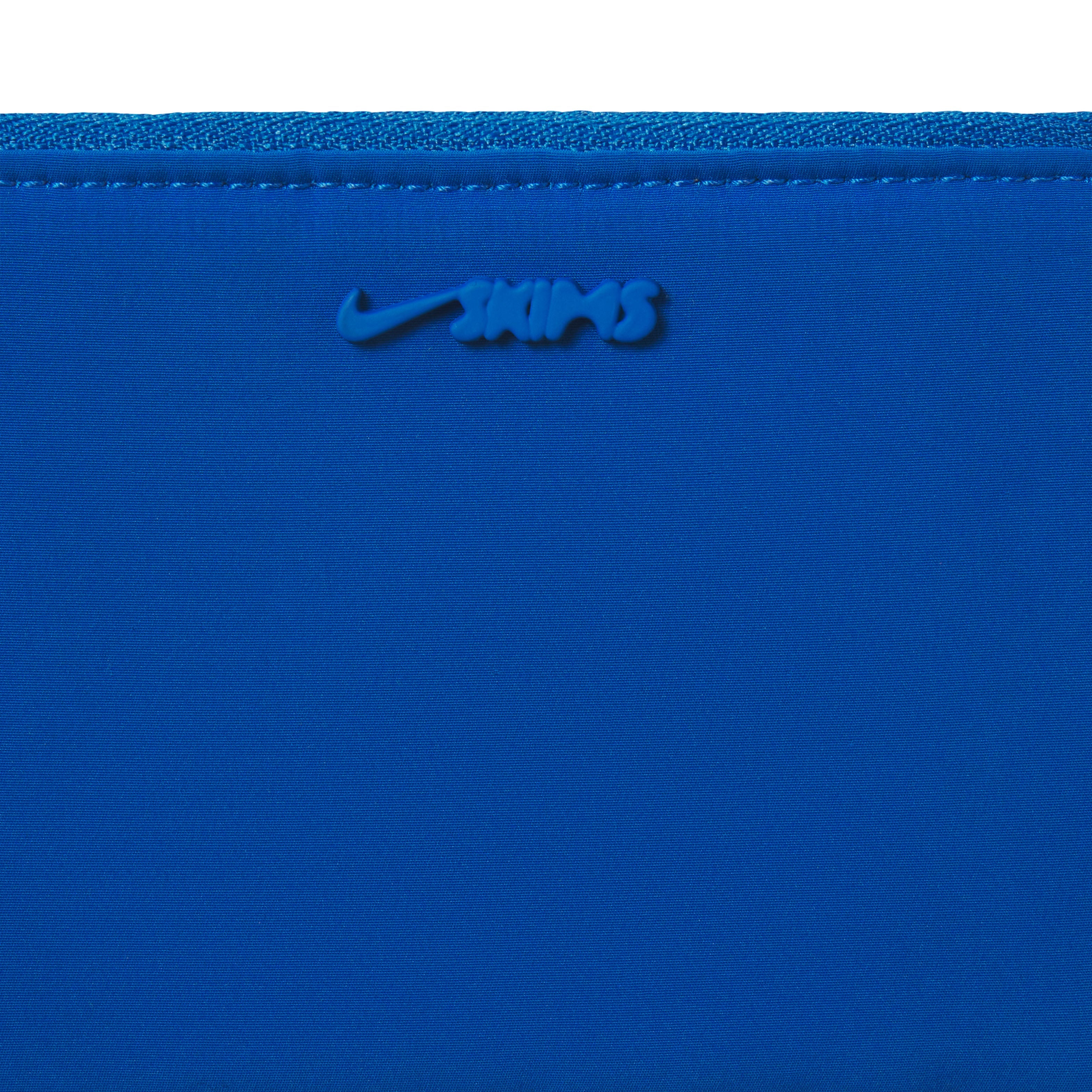 NikeSKIMS ACCESSORIES CLIPPABLE POUCH | COBALT/(NSKM COBALT) FLAT ON A WHITE BACKGROUND | FLT
