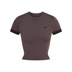 NikeSKIMS STRETCH KNIT CROP BABY T-SHIRT | NSKM RESIN/NSKM PHOENIX/(NSKM RESIN) FLAT ON A WHITE BACKGROUND | FLT