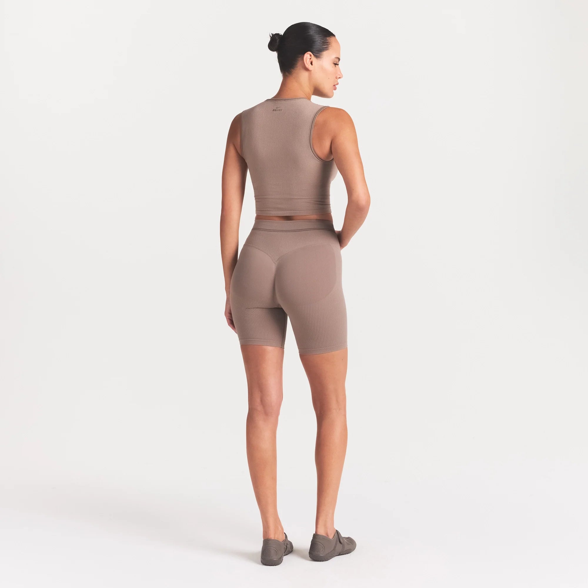 NikeSKIMS RIBBED SEAMLESS 5" BIKER SHORT | DRIFTWOOD ON A MODEL FRONT VIEW