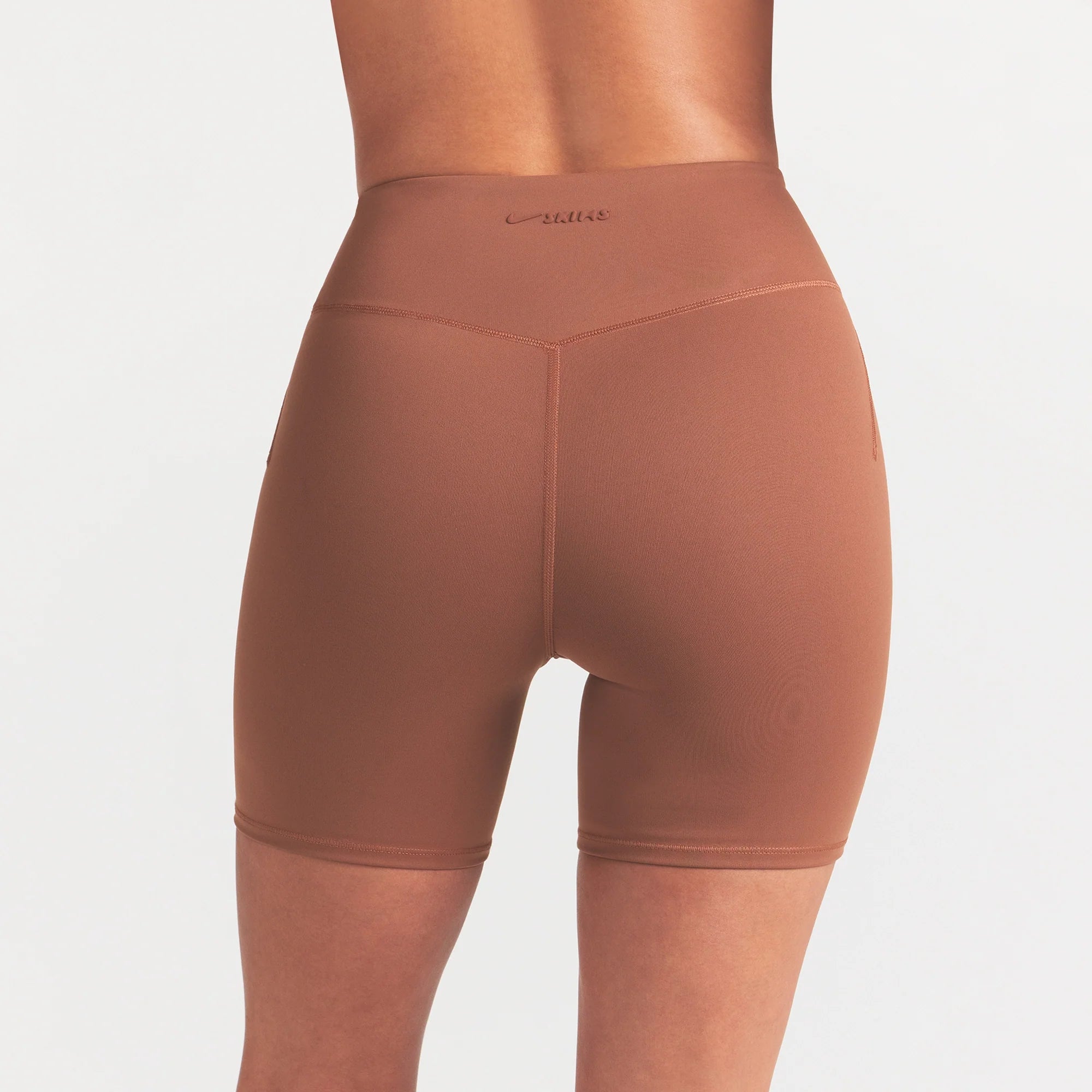 NikeSKIMS MATTE 5" BIKER SHORT | CAROB BROWN ON A MODEL SIDE VIEW @ | FOCUS: 0.0, 1.0, 0.9