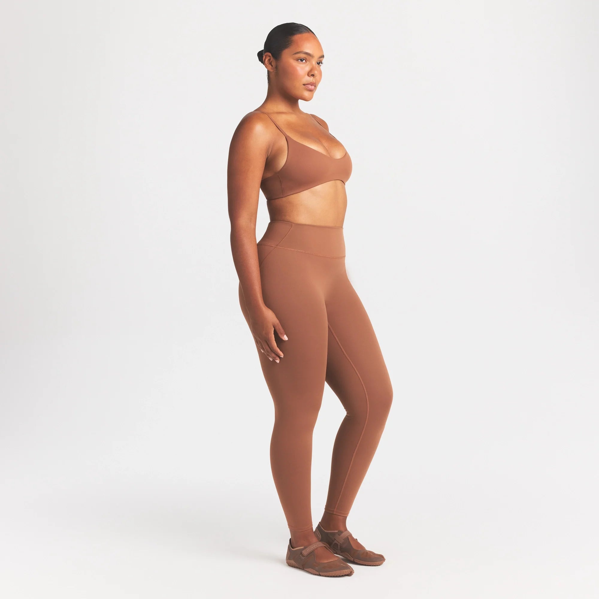 NikeSKIMS MATTE 26" LEGGING | CAROB BROWN ON A MODEL FRONT VIEW