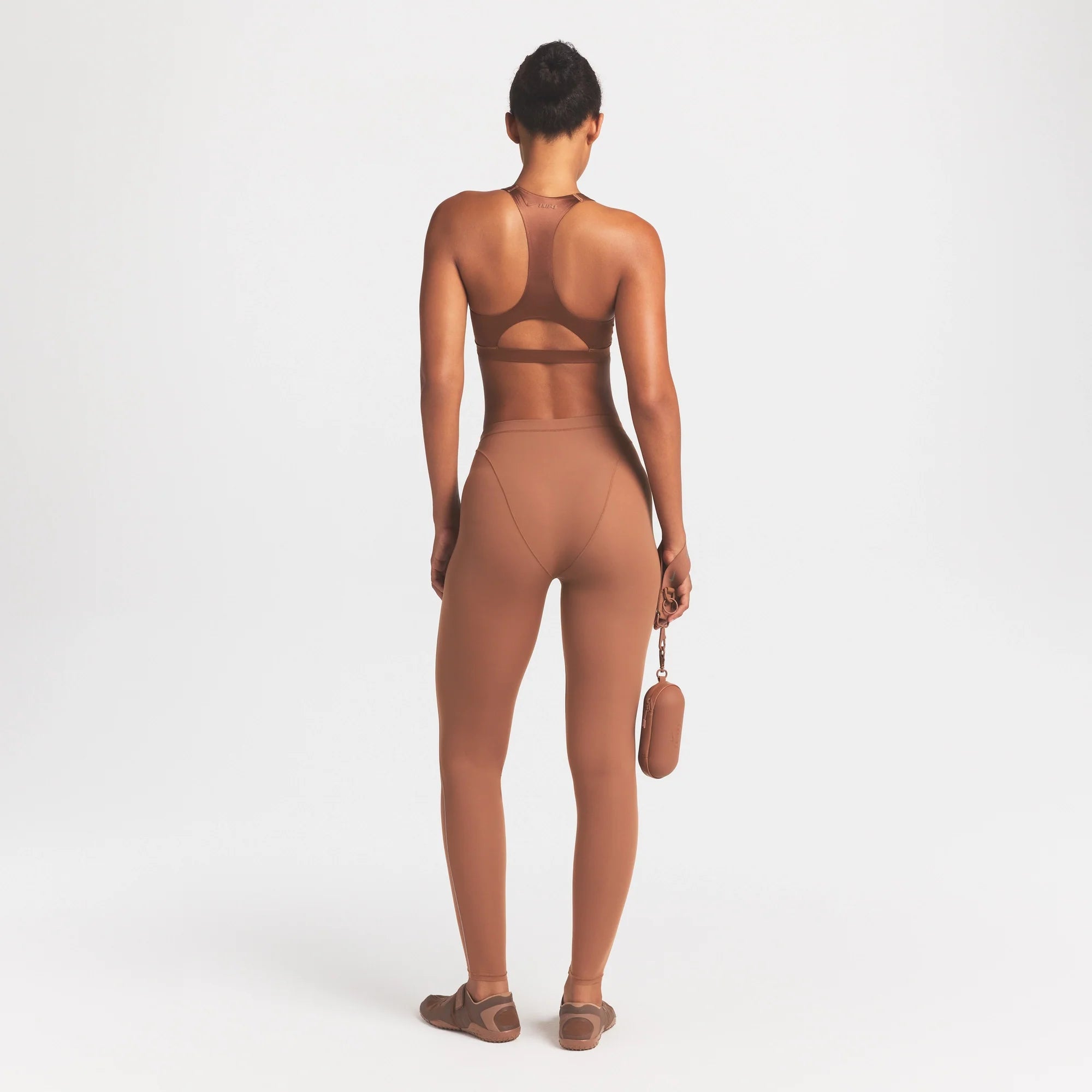 NikeSKIMS WEIGHTLESS LAYERS V-PANEL 28" LEGGING | CAROB BROWN ON A MODEL FRONT VIEW