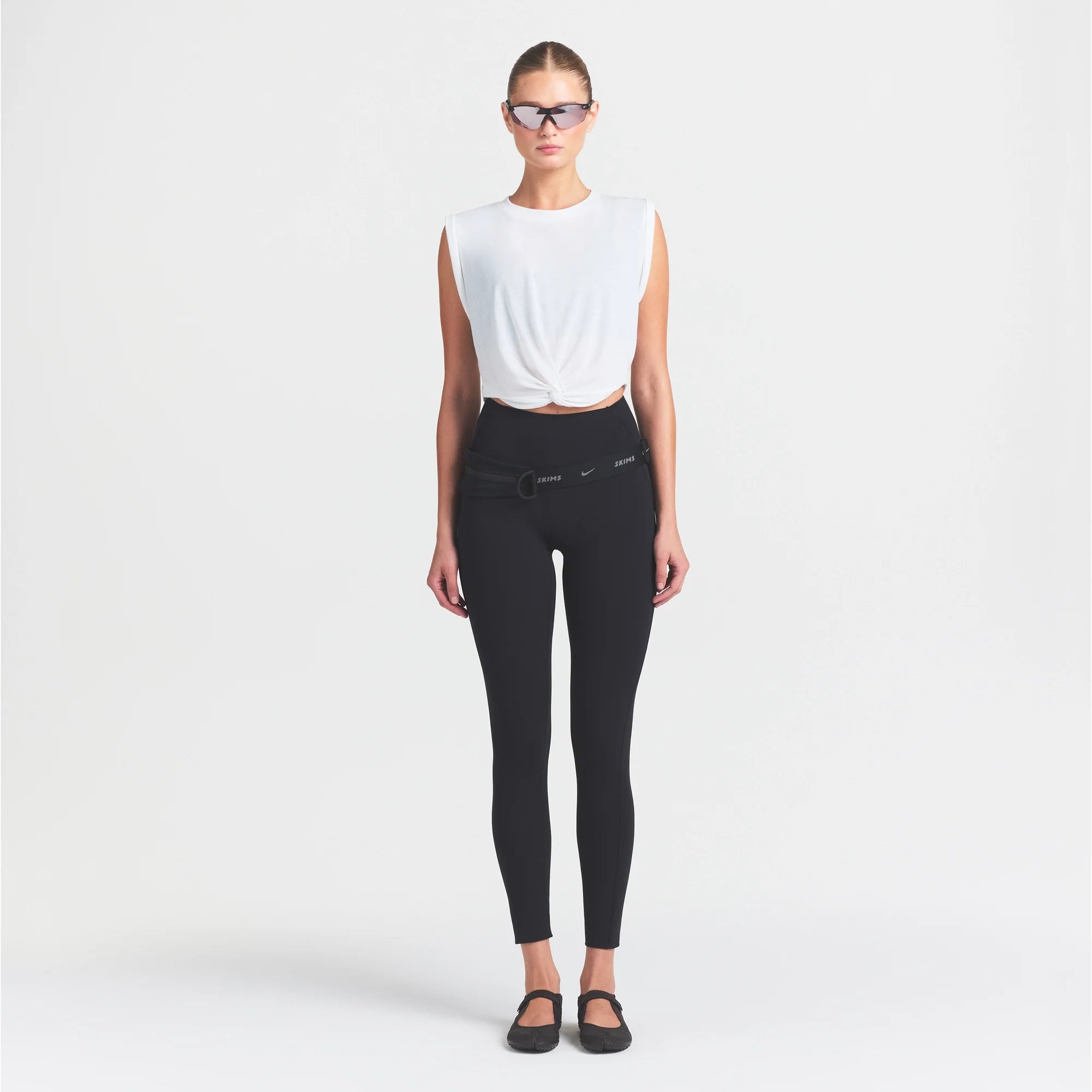 NikeSKIMS STUDIO STRETCH 26" LEGGING | OBSIDIAN ON A MODEL FRONT VIEW