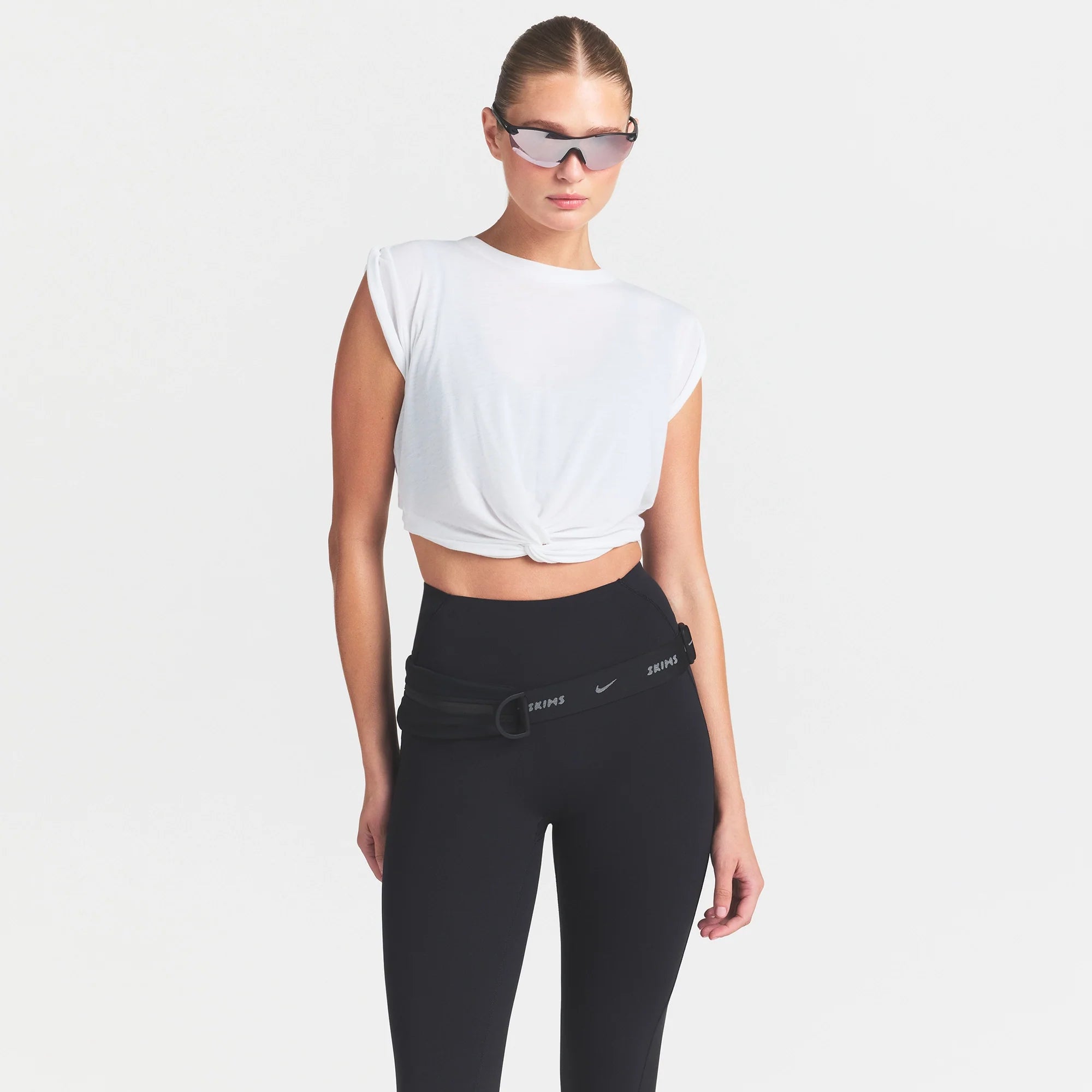 NikeSKIMS STUDIO STRETCH 26" LEGGING | OBSIDIAN ON A MODEL SIDE VIEW