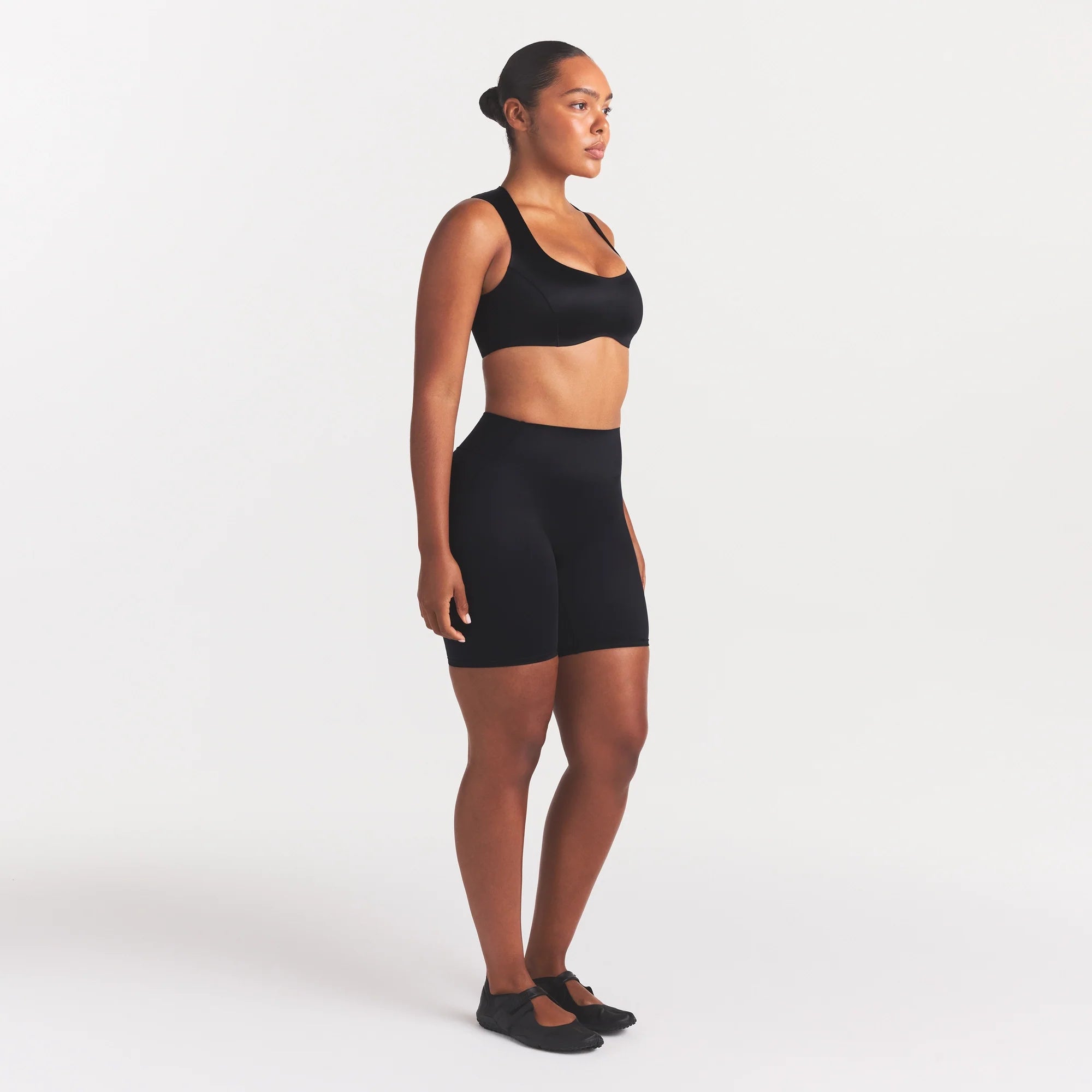 NikeSKIMS SATIN SHINE BONDED WAIST 7" BIKER SHORT | OBSIDIAN ON A MODEL FRONT VIEW