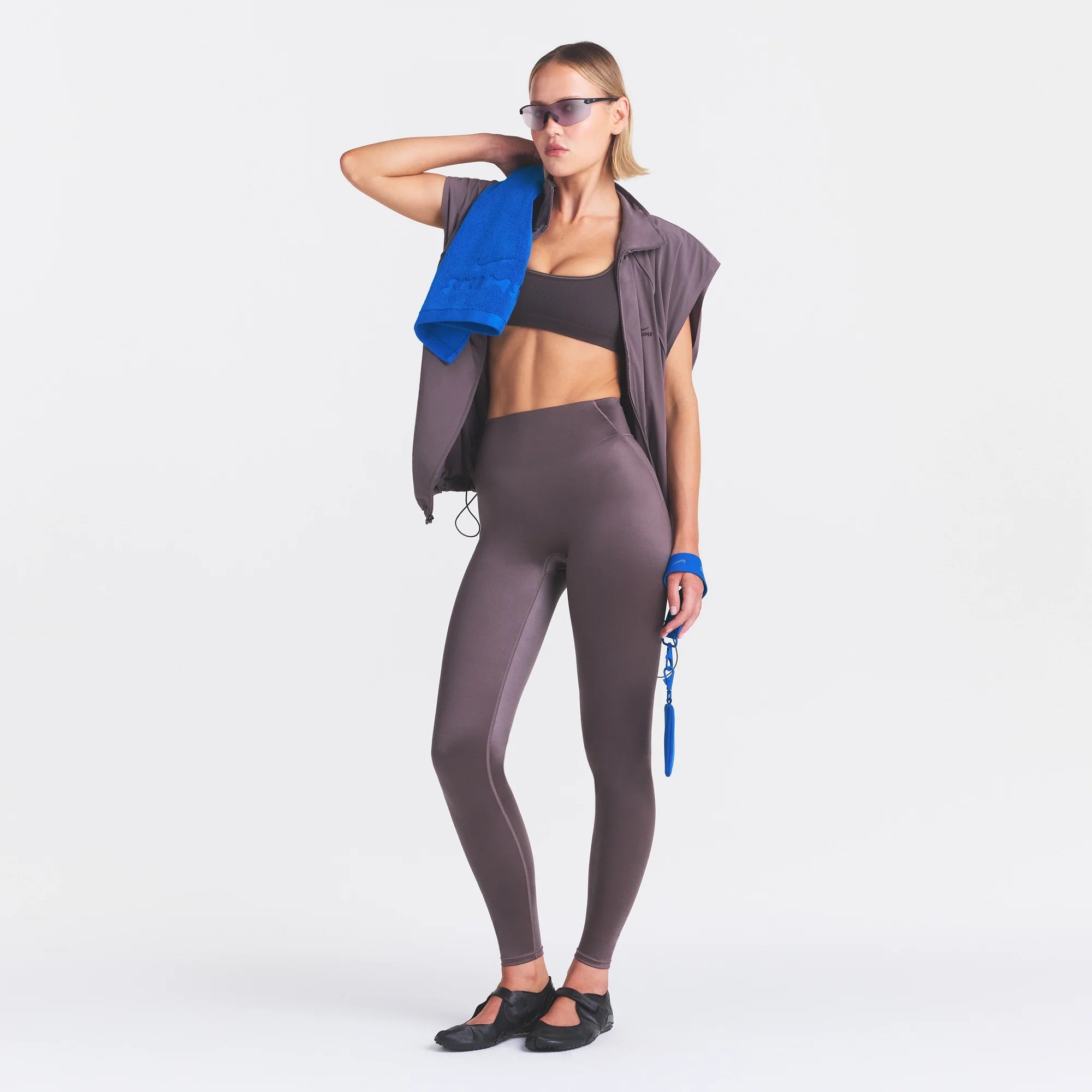 NikeSKIMS SATIN SHINE BONDED WAIST 29" LEGGING | RESIN ON A MODEL FRONT VIEW