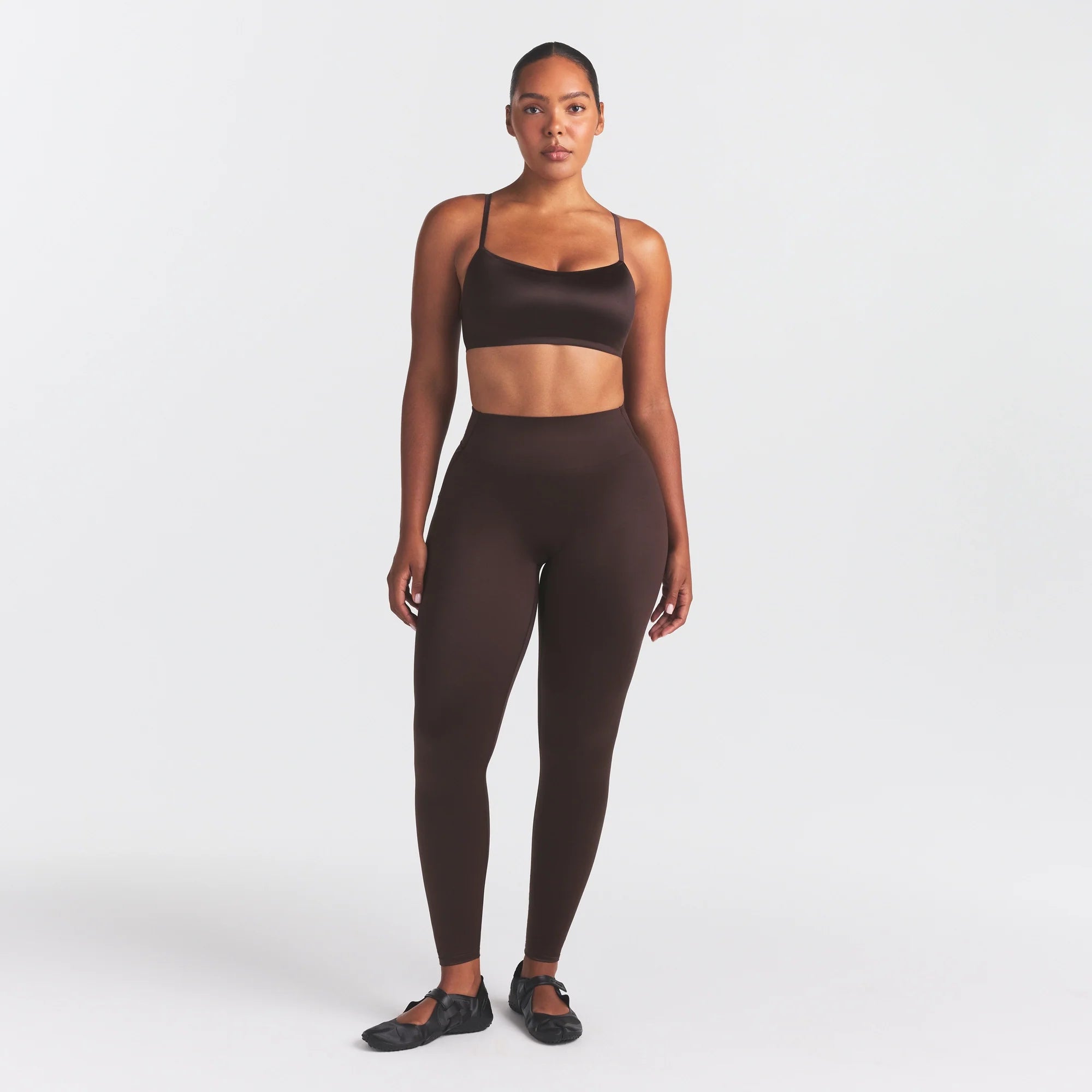 NikeSKIMS SATIN SHINE BONDED WAIST LEGGING 29" | PHOENIX ON A MODEL FRONT VIEW
