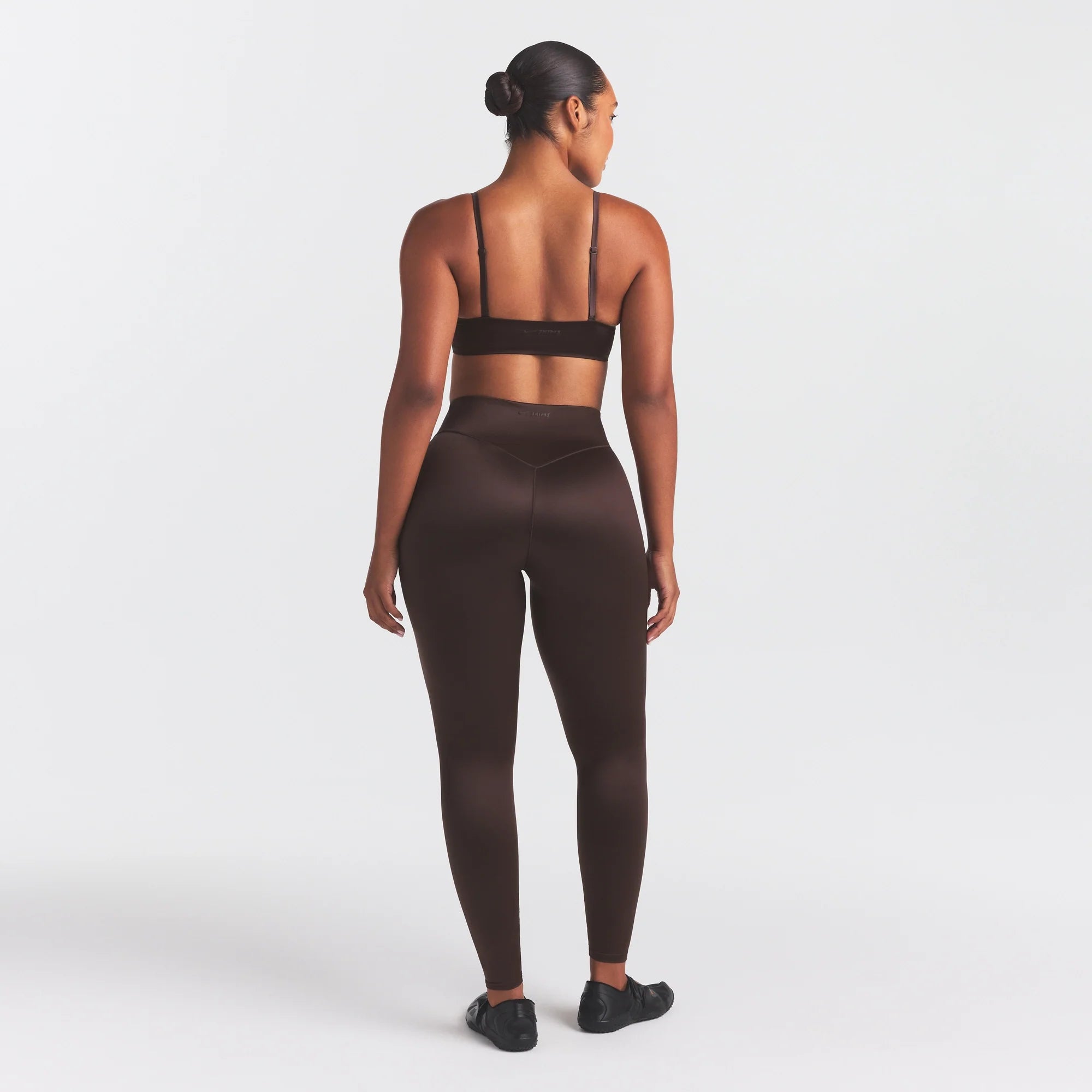 NikeSKIMS SATIN SHINE BONDED WAIST LEGGING 29" | PHOENIX ON A MODEL FRONT VIEW