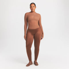 NikeSKIMS SATIN SHINE BONDED WAIST 29" LEGGING | CAROB BROWN ON A MODEL FRONT VIEW @ | FOCUS: 0.0, 1.0, 0.9