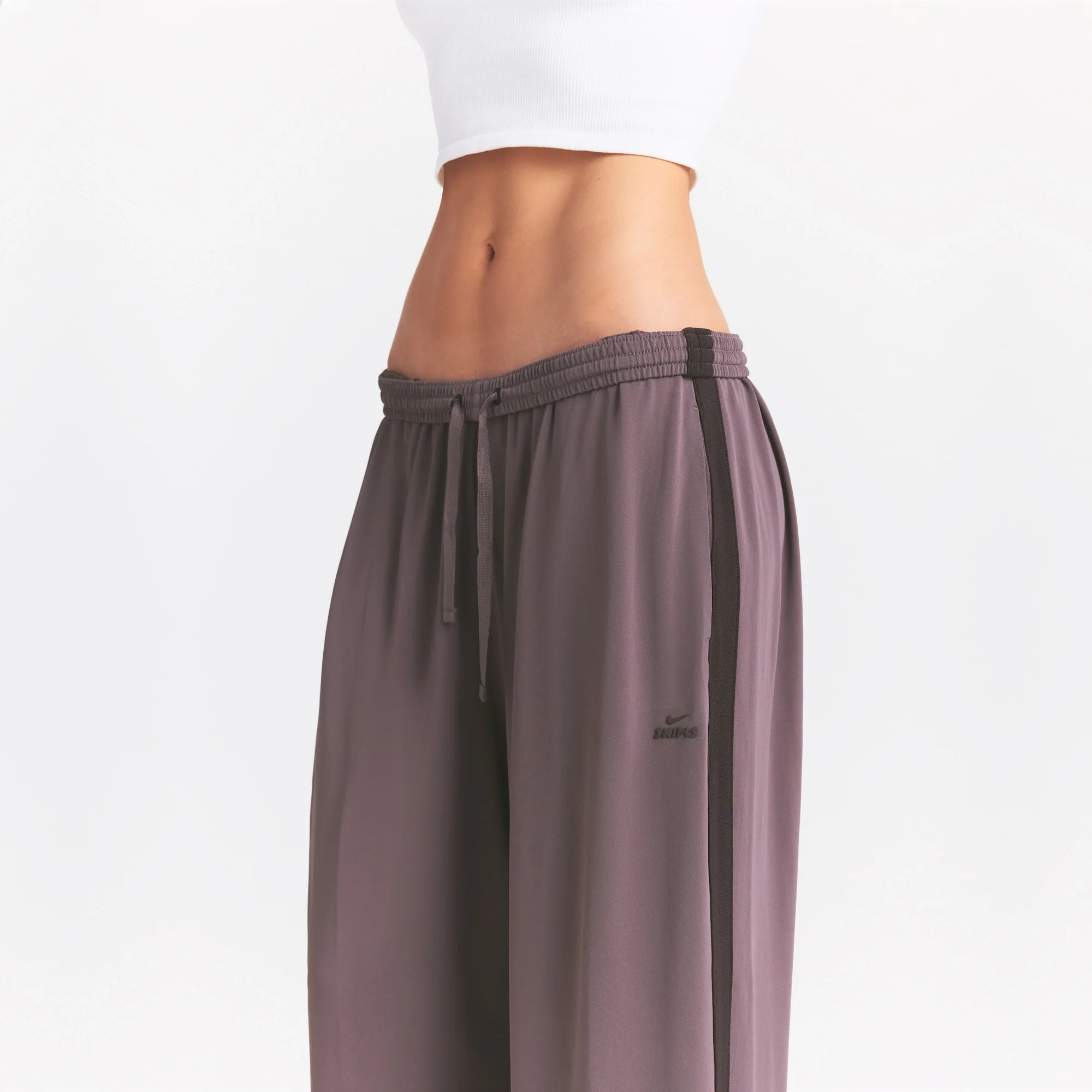 NikeSKIMS STRETCH KNIT WIDE LEG PANT | RESIN ON A MODEL SIDE VIEW @ | FOCUS: 0.0, 1.0, 0.9