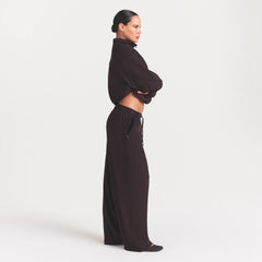 NikeSKIMS STRETCH NYLON OVERSIZED PANT | DARK ROAST ON A MODEL FRONT VIEW @ | FOCUS: 0.0, 1.0, 0.9