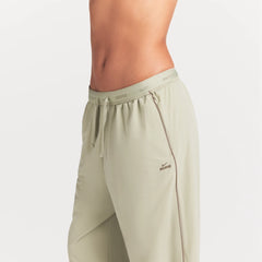 NikeSKIMS STRETCH NYLON OVERSIZED PANT | TALC ON A MODEL SIDE VIEW @ | FOCUS: 0.0, 1.0, 0.9