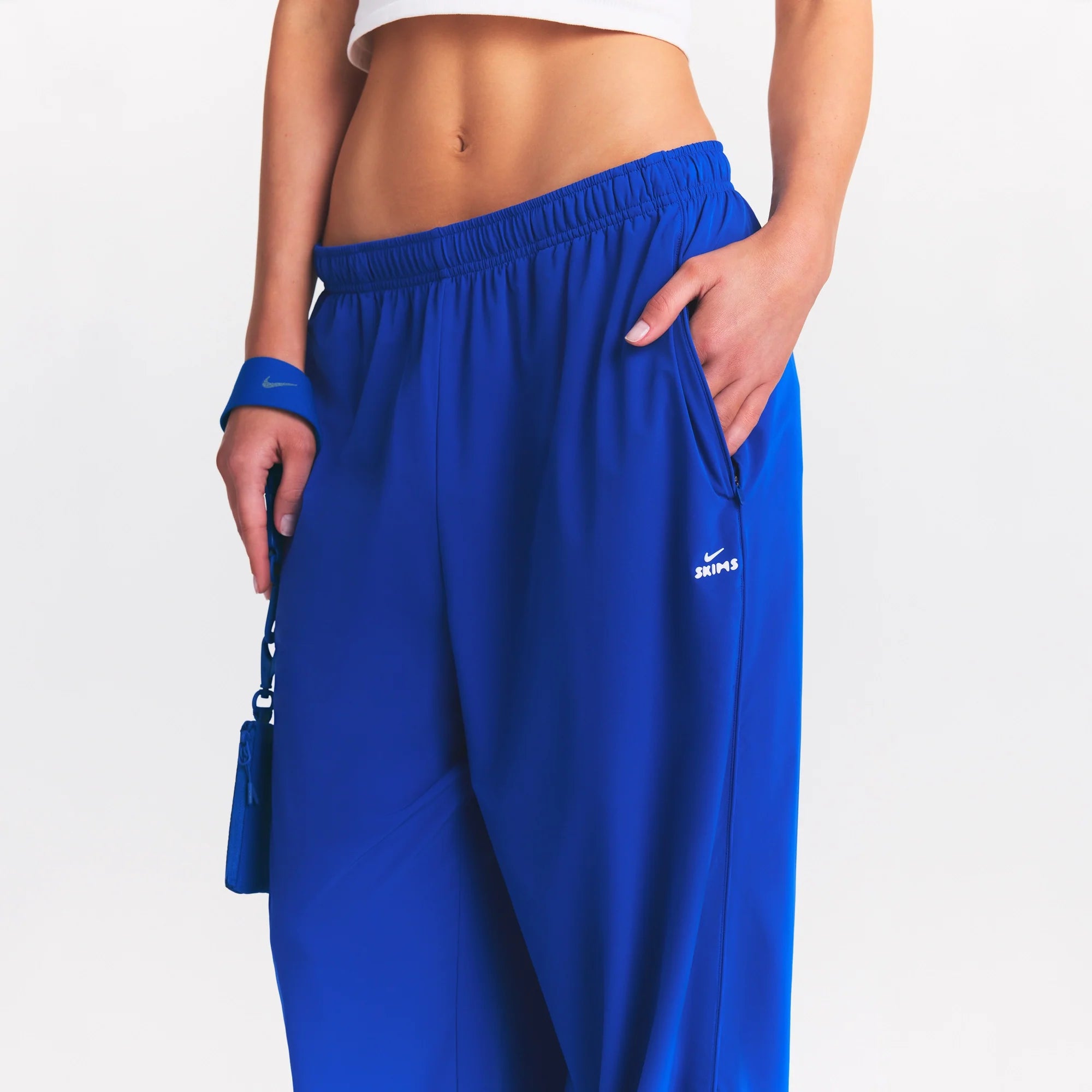 NikeSKIMS STRETCH NYLON OVERSIZED PANT | COBALT ON A MODEL SIDE VIEW @ | FOCUS: 0.0, 1.0, 0.9