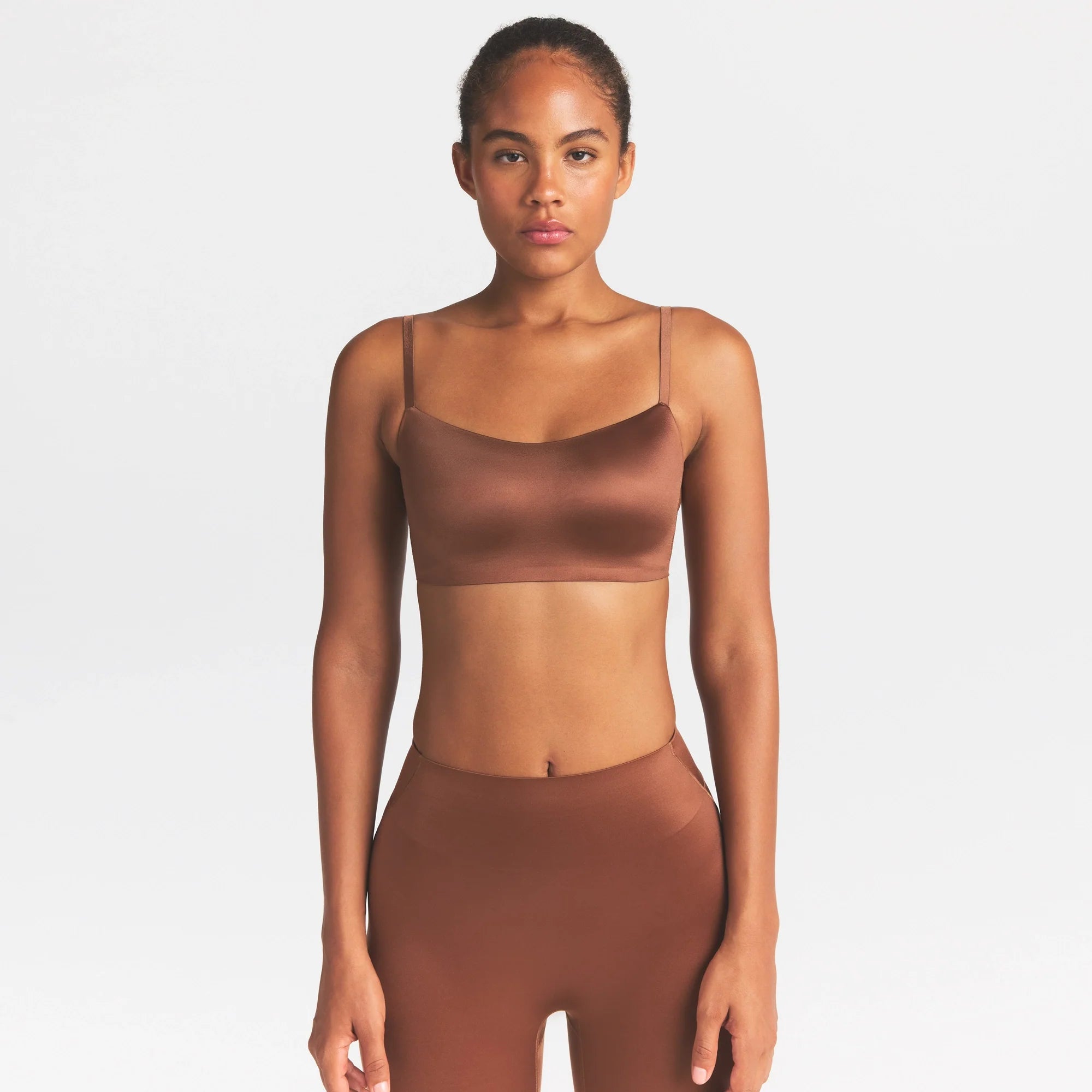 NikeSKIMS SATIN SHINE SCOOP CAMI BRA | CAROB BROWN ON A MODEL SIDE VIEW @ | FOCUS: 0.0, 1.0, 0.9