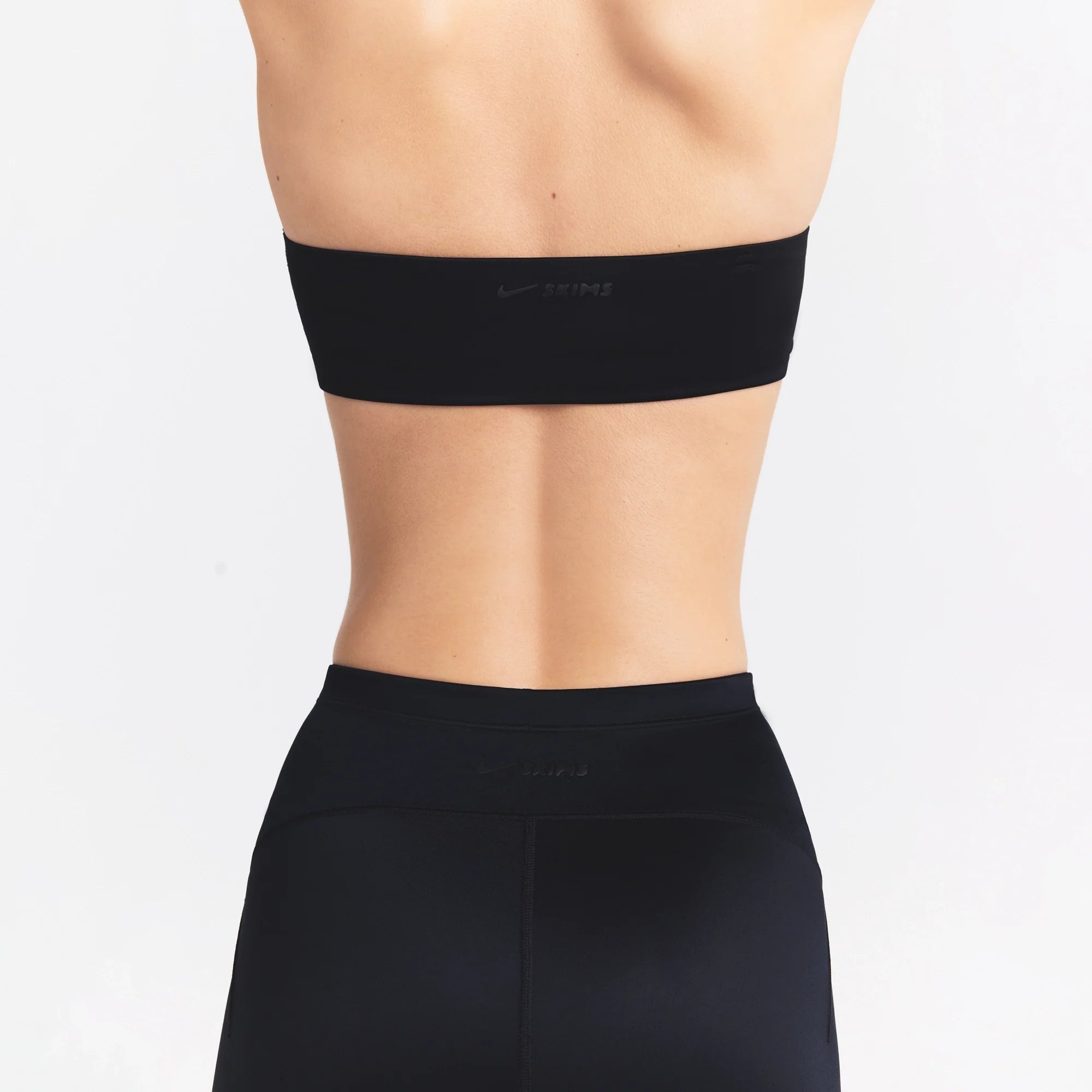 NikeSKIMS SATIN SHINE BANDEAU BRA | OBSIDIAN ON A MODEL SIDE VIEW @ | FOCUS: 0.0, 1.0, 0.9