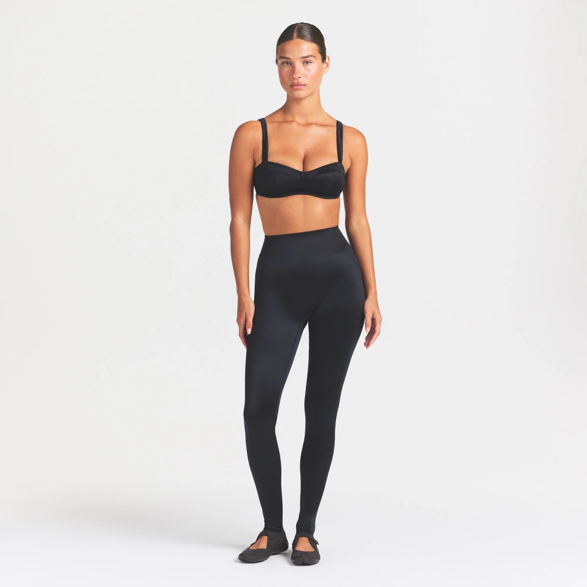 NikeSKIMS SATIN SHINE PANELED PICOT BRA | OBSIDIAN ON A MODEL FRONT VIEW @ | FOCUS: 0.0, 1.0, 0.9