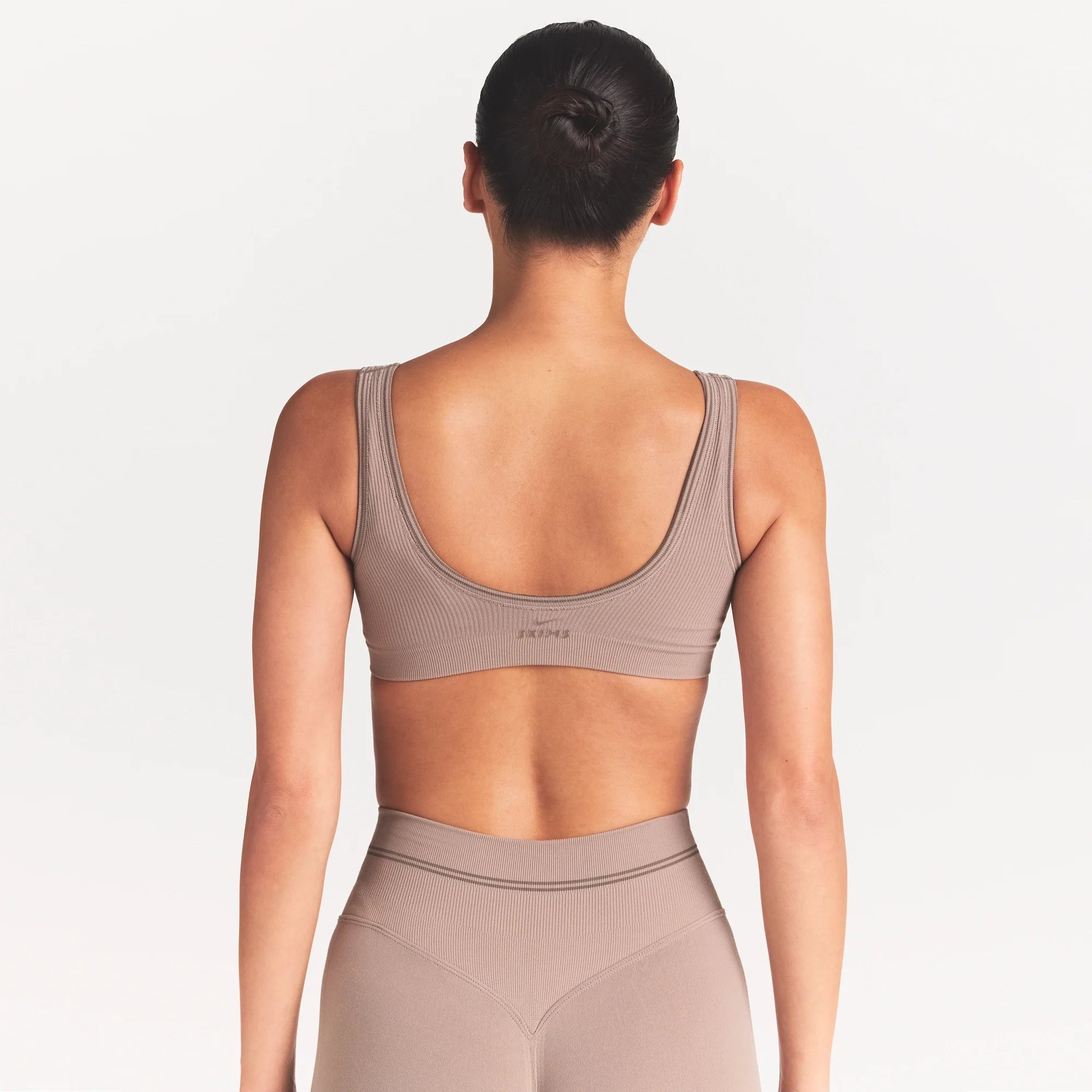 NikeSKIMS RIBBED SEAMLESS MICRO SCOOP BRA | DRIFTWOOD ON A MODEL SIDE VIEW @ | FOCUS: 0.0, 1.0, 0.9