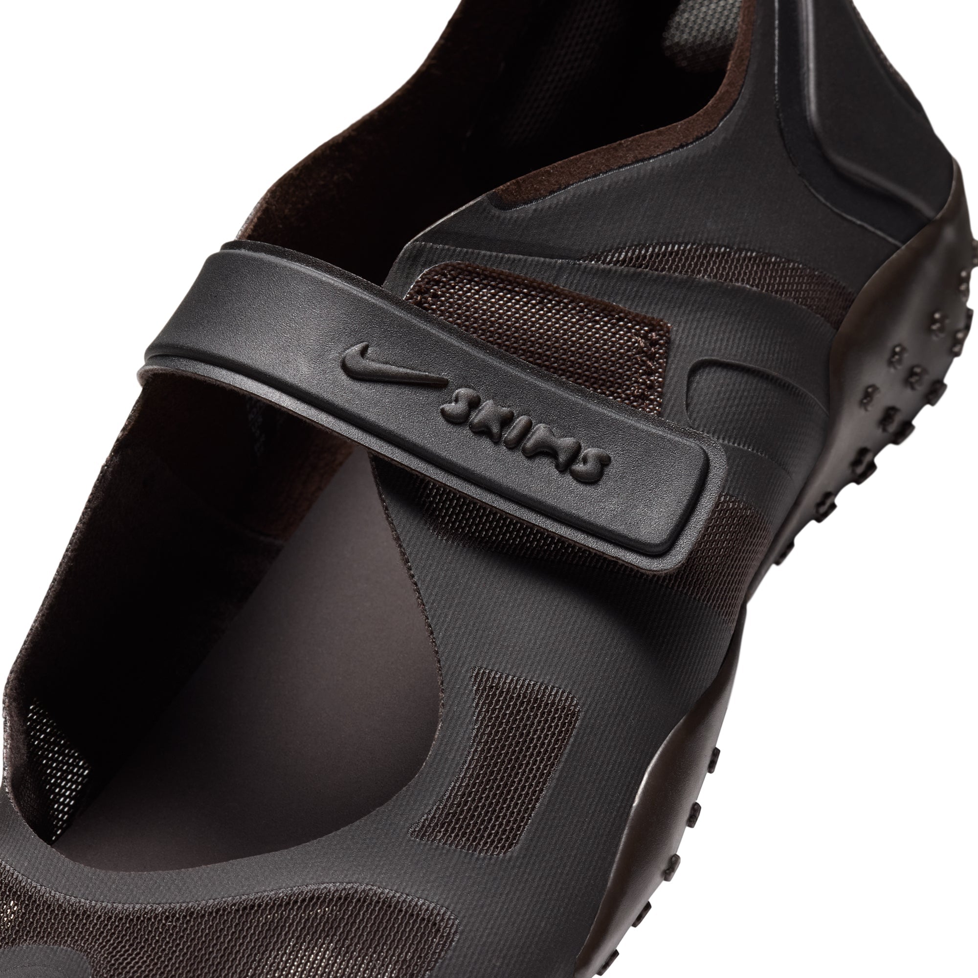 NikeSKIMS FOOTWEAR MESH RIFT | VELVET BROWN FLAT ON A WHITE BACKGROUND @ | FOCUS: 0.0, 1.0, 0.9