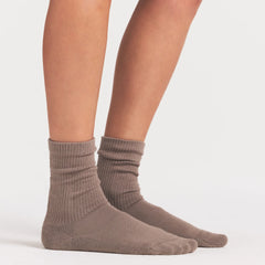 NikeSKIMS ACCESSORIES DRI-FIT™ CREW SOCK 3-PACK | DRIFTWOOD/TALC/BICYCLE YELLOW ON A MODEL SIDE VIEW @ | FOCUS: 0.0, 1.0, 0.9