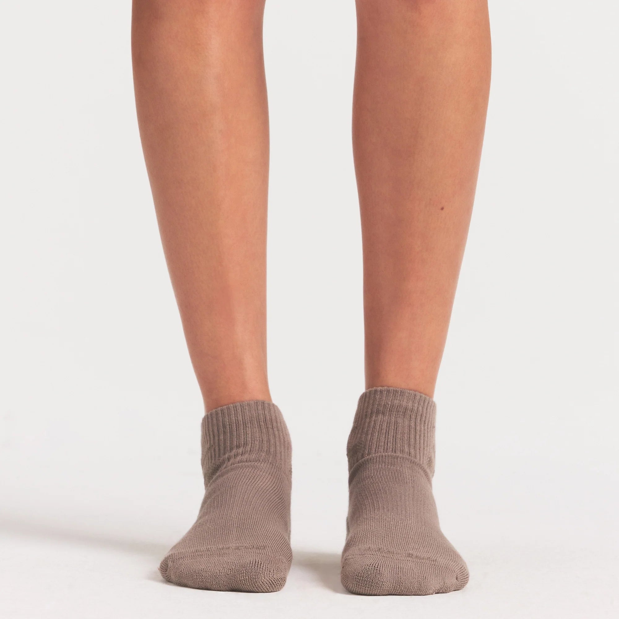 NikeSKIMS ACCESSORIES DRI-FIT™ QUARTER CREW SOCK 3-PACK | DRIFTWOOD/TALC/BICYCLE YELLOW ON A MODEL SIDE VIEW