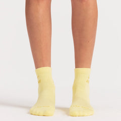 NikeSKIMS ACCESSORIES DRI-FIT™ QUARTER CREW SOCK 3-PACK | DRIFTWOOD/TALC/BICYCLE YELLOW ON A MODEL SIDE VIEW @ | FOCUS: 0.0, 1.0, 0.9